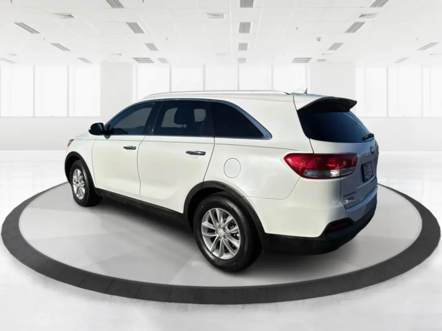 2017 Kia Sorento 2.4L LX (5XYPG4A34HG) with an 2.4L I-4 gasoline direct injection engine, located at 1099 N County Rd 25A , Troy, OH, 45373, (937) 908-9800, 40.057079, -84.212883 - ### Experience Adventure with the 2017 Kia Sorento at Advantage Car and Credit - Troy<br /> <br /> If you're seeking a vehicle that can handle both daily commutes and weekend getaways, look no further than the 2017 Kia Sorento! This versatile SUV combines style, comfort, and functionality, making it - Photo#4