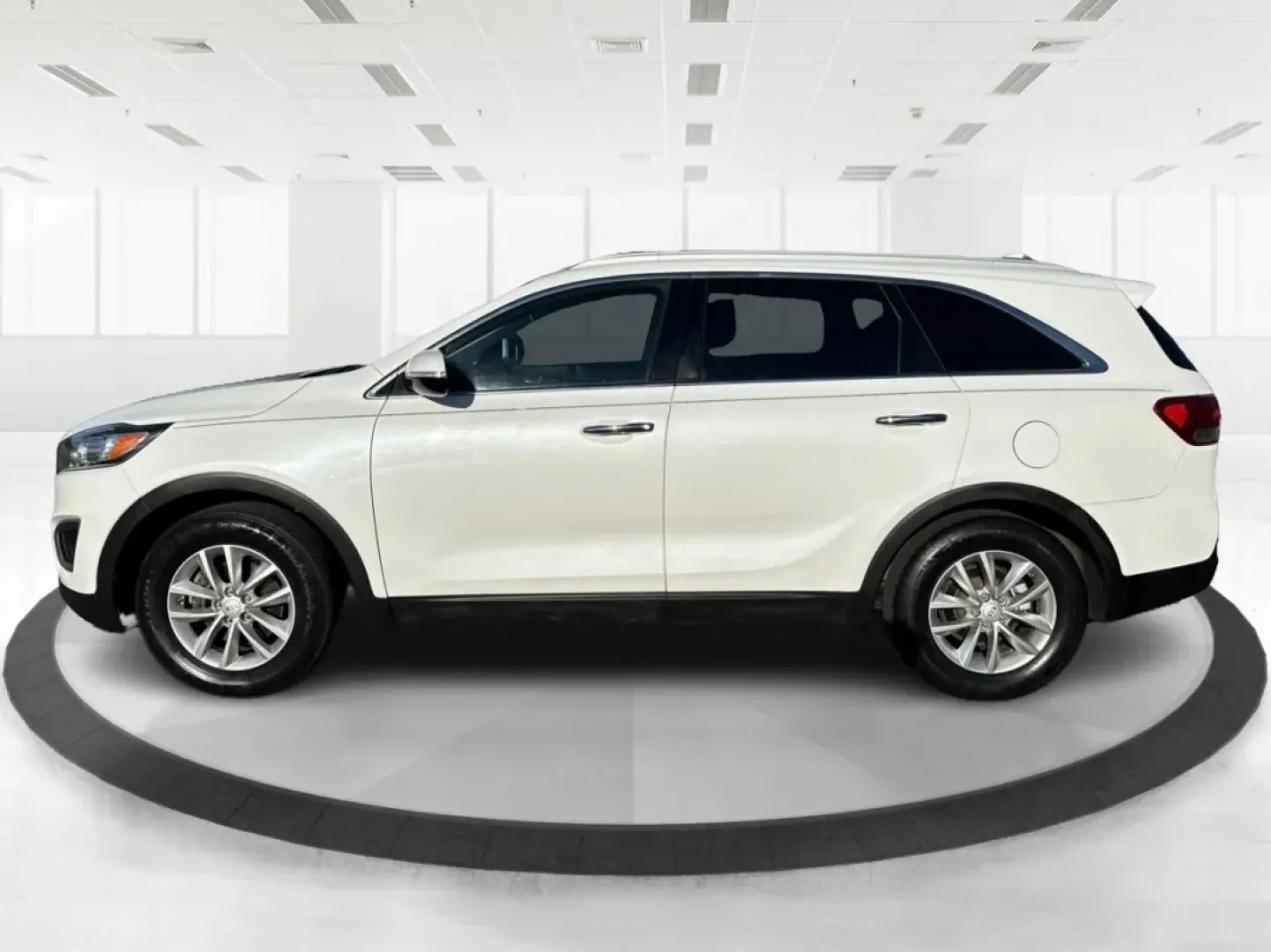 2017 Kia Sorento 2.4L LX (5XYPG4A34HG) with an 2.4L I-4 gasoline direct injection engine, located at 1099 N County Rd 25A , Troy, OH, 45373, (937) 908-9800, 40.057079, -84.212883 - ### Experience Adventure with the 2017 Kia Sorento at Advantage Car and Credit - Troy<br /> <br /> If you're seeking a vehicle that can handle both daily commutes and weekend getaways, look no further than the 2017 Kia Sorento! This versatile SUV combines style, comfort, and functionality, making it - Photo#5