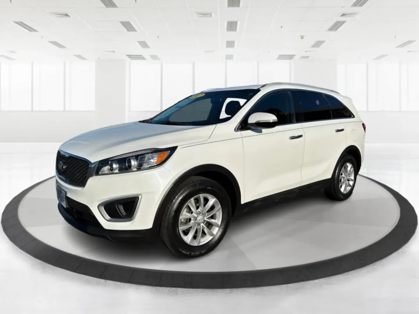 2017 Kia Sorento 2.4L LX (5XYPG4A34HG) with an 2.4L I-4 gasoline direct injection engine, located at 1099 N County Rd 25A , Troy, OH, 45373, (937) 908-9800, 40.057079, -84.212883 - ### Experience Adventure with the 2017 Kia Sorento at Advantage Car and Credit - Troy<br /> <br /> If you're seeking a vehicle that can handle both daily commutes and weekend getaways, look no further than the 2017 Kia Sorento! This versatile SUV combines style, comfort, and functionality, making it - Photo#8