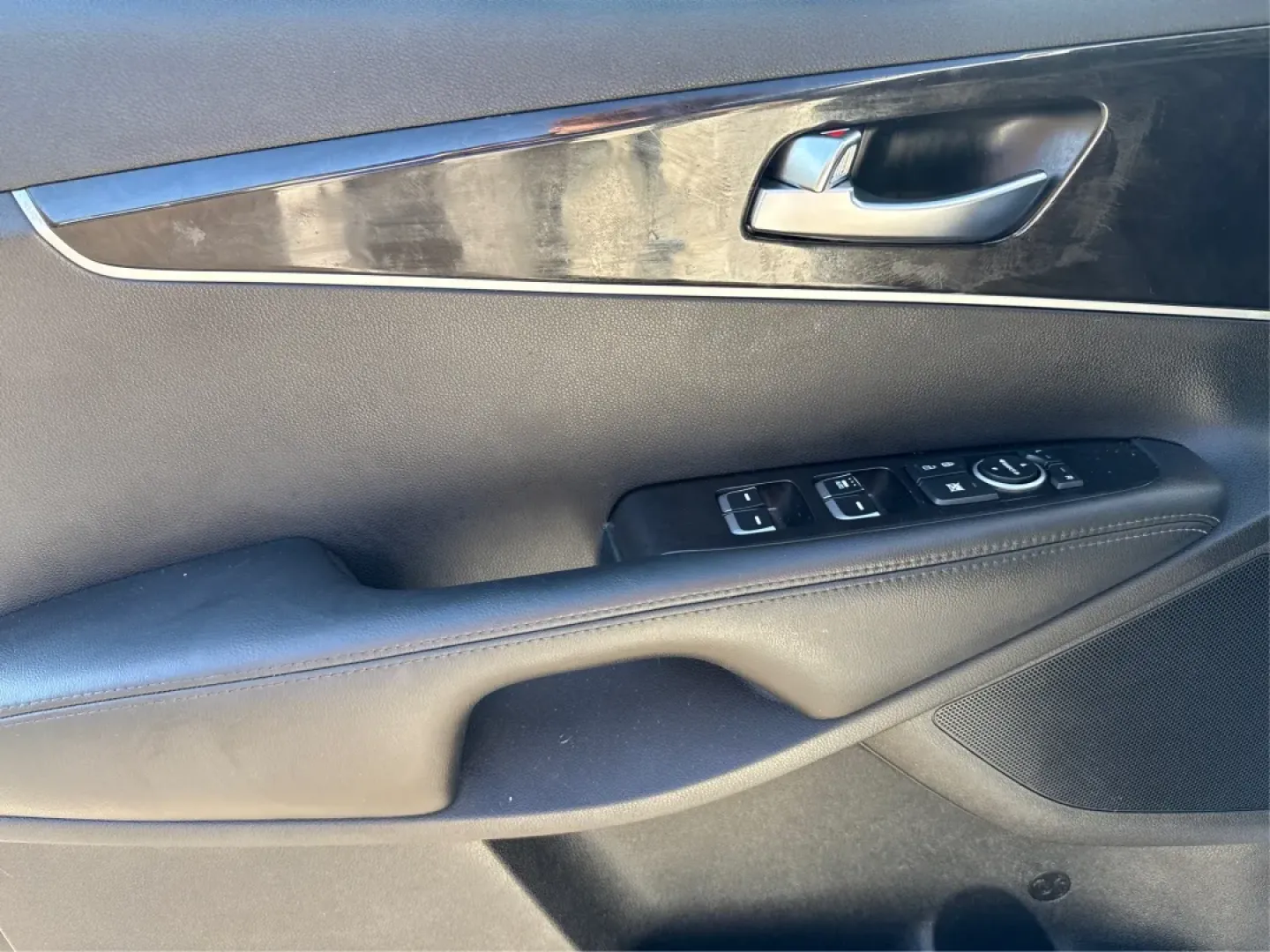 2017 Kia Sorento 2.4L LX (5XYPG4A34HG) with an 2.4L I-4 gasoline direct injection engine, located at 1099 N County Rd 25A , Troy, OH, 45373, (937) 908-9800, 40.057079, -84.212883 - ### Experience Adventure with the 2017 Kia Sorento at Advantage Car and Credit - Troy<br /> <br /> If you're seeking a vehicle that can handle both daily commutes and weekend getaways, look no further than the 2017 Kia Sorento! This versatile SUV combines style, comfort, and functionality, making it - Photo#18