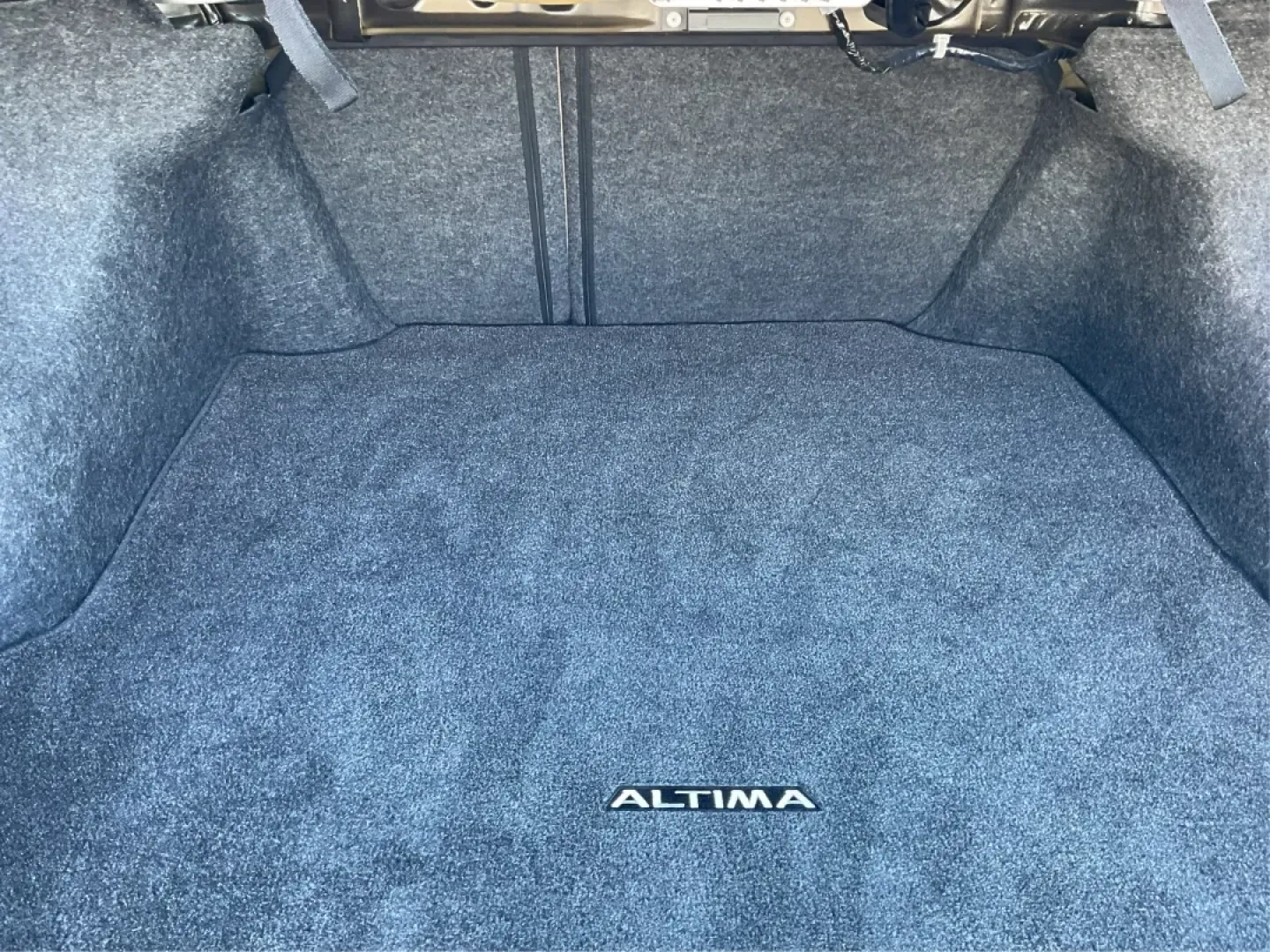 2015 Nissan Altima 2.5 SL (1N4AL3AP7FN) with an 2.5L I-4 DOHC engine, located at 1184 Kauffman Ave, Fairborn, OH, 45324, (937) 908-9800, 39.807072, -84.030914 - **Rev Up Your Lifestyle with the 2015 Nissan Altima 2.5 SL at Advantage Car and Credit!**<br /> <br /> Are you seeking a reliable vehicle that effortlessly merges style, comfort, and performance? Look no further than this stunning 2015 Nissan Altima 2.5 SL, perfect for commuters, families, and weeke - Photo#12