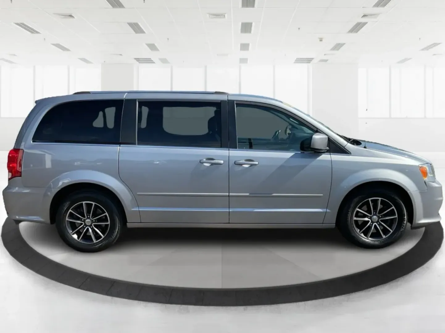 2017 Dodge Grand Caravan SXT (2C4RDGCG5HR) with an Pentastar 3.6L V-6 DOHC engine, located at 1184 Kauffman Ave, Fairborn, OH, 45324, (937) 908-9800, 39.807072, -84.030914 - **Adventure Awaits with the 2017 Dodge Grand Caravan SXT in Fairborn, OH!**<br /> <br /> Are you looking for the perfect vehicle to accommodate your growing family or to embark on weekend adventures? Look no further! The 2017 Dodge Grand Caravan SXT is designed for those who prioritize space, comfor - Photo#1