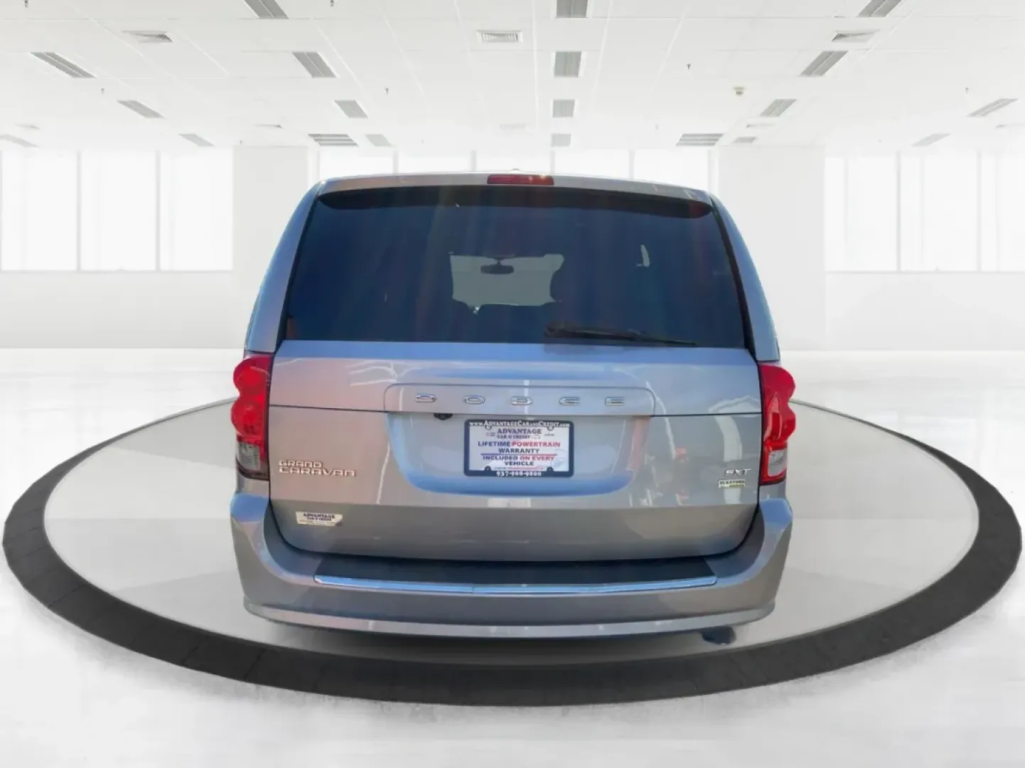 2017 Dodge Grand Caravan SXT (2C4RDGCG5HR) with an Pentastar 3.6L V-6 DOHC engine, located at 1184 Kauffman Ave, Fairborn, OH, 45324, (937) 908-9800, 39.807072, -84.030914 - **Adventure Awaits with the 2017 Dodge Grand Caravan SXT in Fairborn, OH!**<br /> <br /> Are you looking for the perfect vehicle to accommodate your growing family or to embark on weekend adventures? Look no further! The 2017 Dodge Grand Caravan SXT is designed for those who prioritize space, comfor - Photo#3