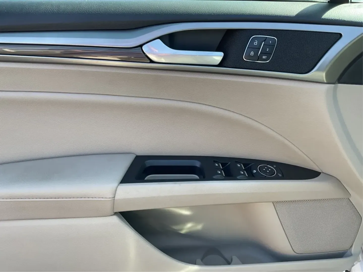 2018 Ford Fusion SE (3FA6P0HD4JR) with an Other engine, located at 8750 N County Rd 25A, Piqua, OH, 45356, (937) 908-9800, 40.164391, -84.232513 - **Experience the Perfect Blend of Comfort and Style with this 2018 Ford Fusion SE at Advantage Car and Credit Piqua!**<br /> <br /> Are you searching for a reliable sedan that combines comfort, tech features, and a sleek design? Look no further than this stunning **2018 Ford Fusion SE**! This car i - Photo#19