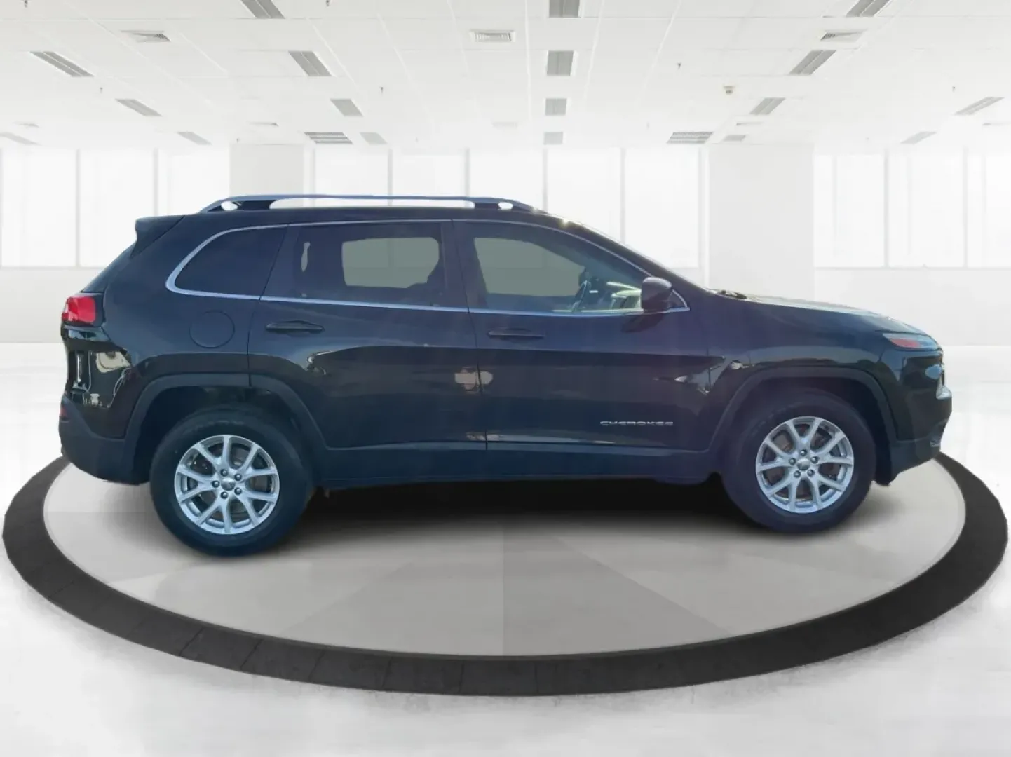 2015 Jeep Cherokee Latitude (1C4PJMCB3FW) with an Other engine, located at 880 E. National Road, Vandalia, OH, 45377, (937) 908-9800, 39.891918, -84.183594 - **Unleash New Adventures with the 2015 Jeep Cherokee Latitude Your Ideal Crossover Awaits!**<br /> <br /> Are you ready to elevate your lifestyle with a vehicle that's as adventurous as you are? Whether you're embarking on weekend getaways, navigating your daily commute, or simply enjoying family o - Photo#1