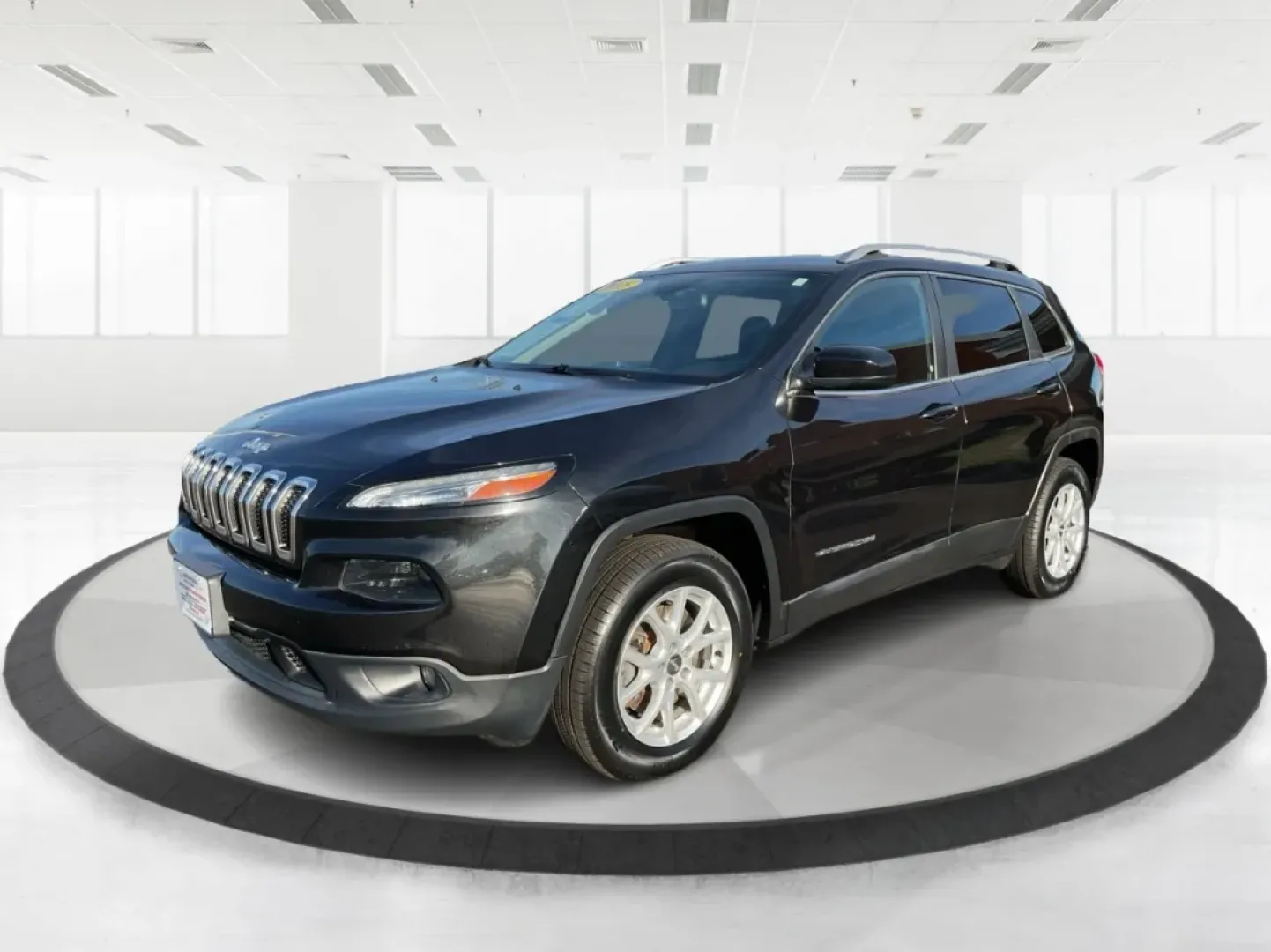 2015 Jeep Cherokee Latitude (1C4PJMCB3FW) with an Other engine, located at 880 E. National Road, Vandalia, OH, 45377, (937) 908-9800, 39.891918, -84.183594 - **Unleash New Adventures with the 2015 Jeep Cherokee Latitude Your Ideal Crossover Awaits!**<br /> <br /> Are you ready to elevate your lifestyle with a vehicle that's as adventurous as you are? Whether you're embarking on weekend getaways, navigating your daily commute, or simply enjoying family o - Photo#8