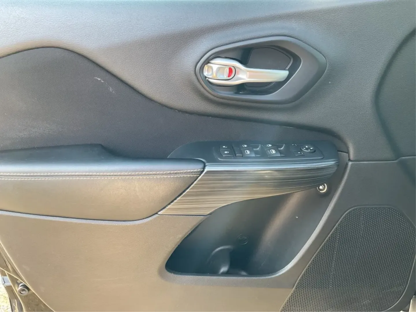 2015 Jeep Cherokee Latitude (1C4PJMCB3FW) with an Other engine, located at 880 E. National Road, Vandalia, OH, 45377, (937) 908-9800, 39.891918, -84.183594 - **Unleash New Adventures with the 2015 Jeep Cherokee Latitude Your Ideal Crossover Awaits!**<br /> <br /> Are you ready to elevate your lifestyle with a vehicle that's as adventurous as you are? Whether you're embarking on weekend getaways, navigating your daily commute, or simply enjoying family o - Photo#18