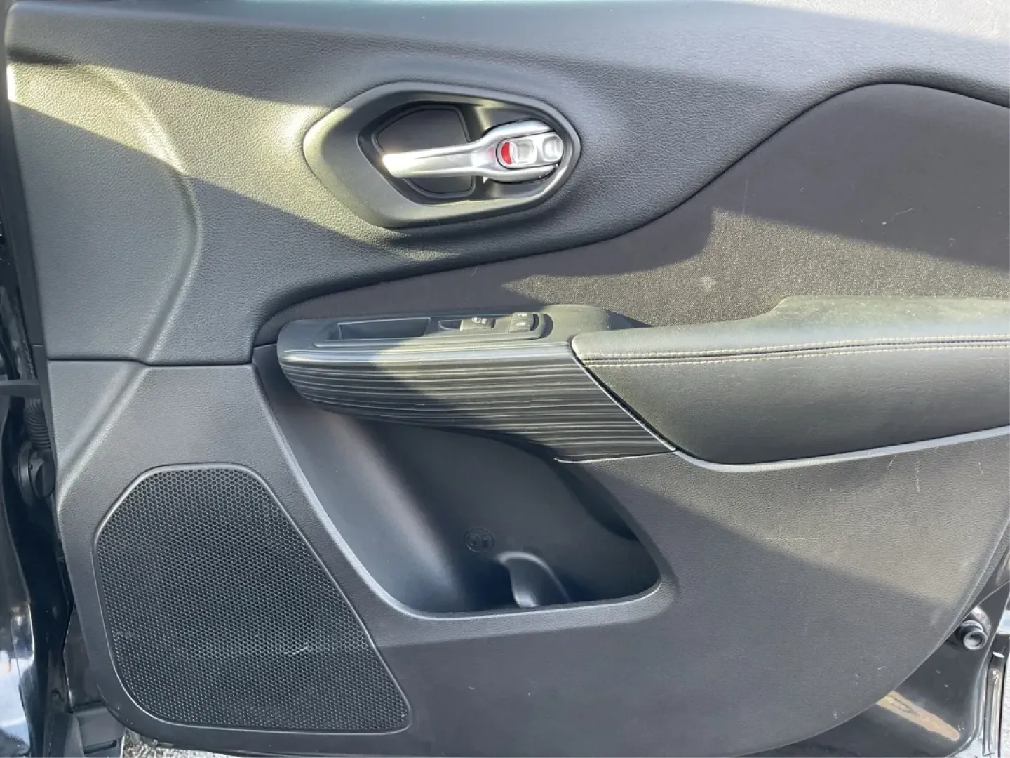 2015 Jeep Cherokee Latitude (1C4PJMCB3FW) with an Other engine, located at 880 E. National Road, Vandalia, OH, 45377, (937) 908-9800, 39.891918, -84.183594 - **Unleash New Adventures with the 2015 Jeep Cherokee Latitude Your Ideal Crossover Awaits!**<br /> <br /> Are you ready to elevate your lifestyle with a vehicle that's as adventurous as you are? Whether you're embarking on weekend getaways, navigating your daily commute, or simply enjoying family o - Photo#19