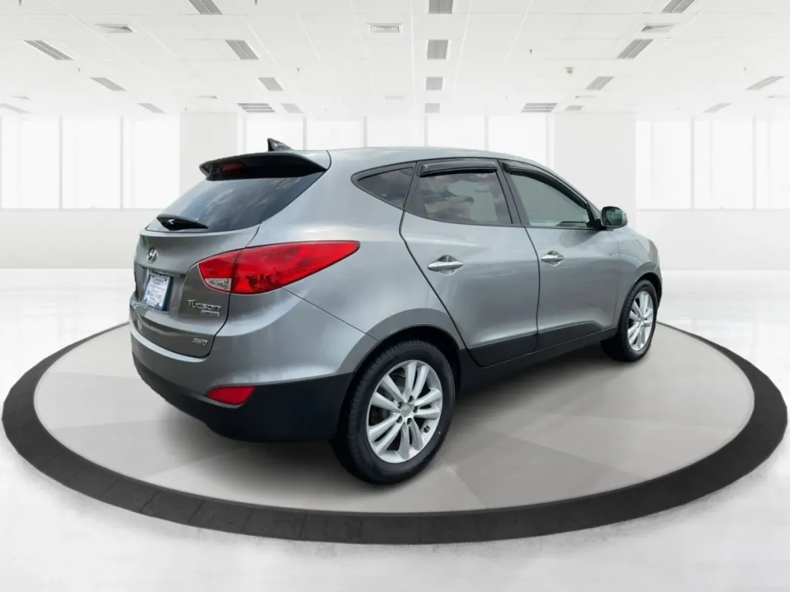 2010 Hyundai Tucson Limited (KM8JUCAC0AU) with an Theta II 2.4L I-4 DOHC engine, located at 4508 South Dixie Dr, Moraine, OH, 45439, (937) 908-9800, 39.689976, -84.218452 - **Adventure Awaits with the 2010 Hyundai Tucson Limited at Advantage Car and Credit!**<br /> <br /> Are you ready to embark on new adventures with your family or explore the great outdoors? The 2010 Hyundai Tucson Limited is the perfect companion for anyone who craves versatility and comfort-ideal f - Photo#2