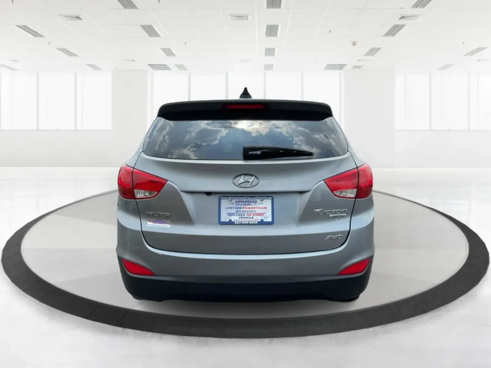 2010 Hyundai Tucson Limited (KM8JUCAC0AU) with an Theta II 2.4L I-4 DOHC engine, located at 4508 South Dixie Dr, Moraine, OH, 45439, (937) 908-9800, 39.689976, -84.218452 - **Adventure Awaits with the 2010 Hyundai Tucson Limited at Advantage Car and Credit!**<br /> <br /> Are you ready to embark on new adventures with your family or explore the great outdoors? The 2010 Hyundai Tucson Limited is the perfect companion for anyone who craves versatility and comfort-ideal f - Photo#3
