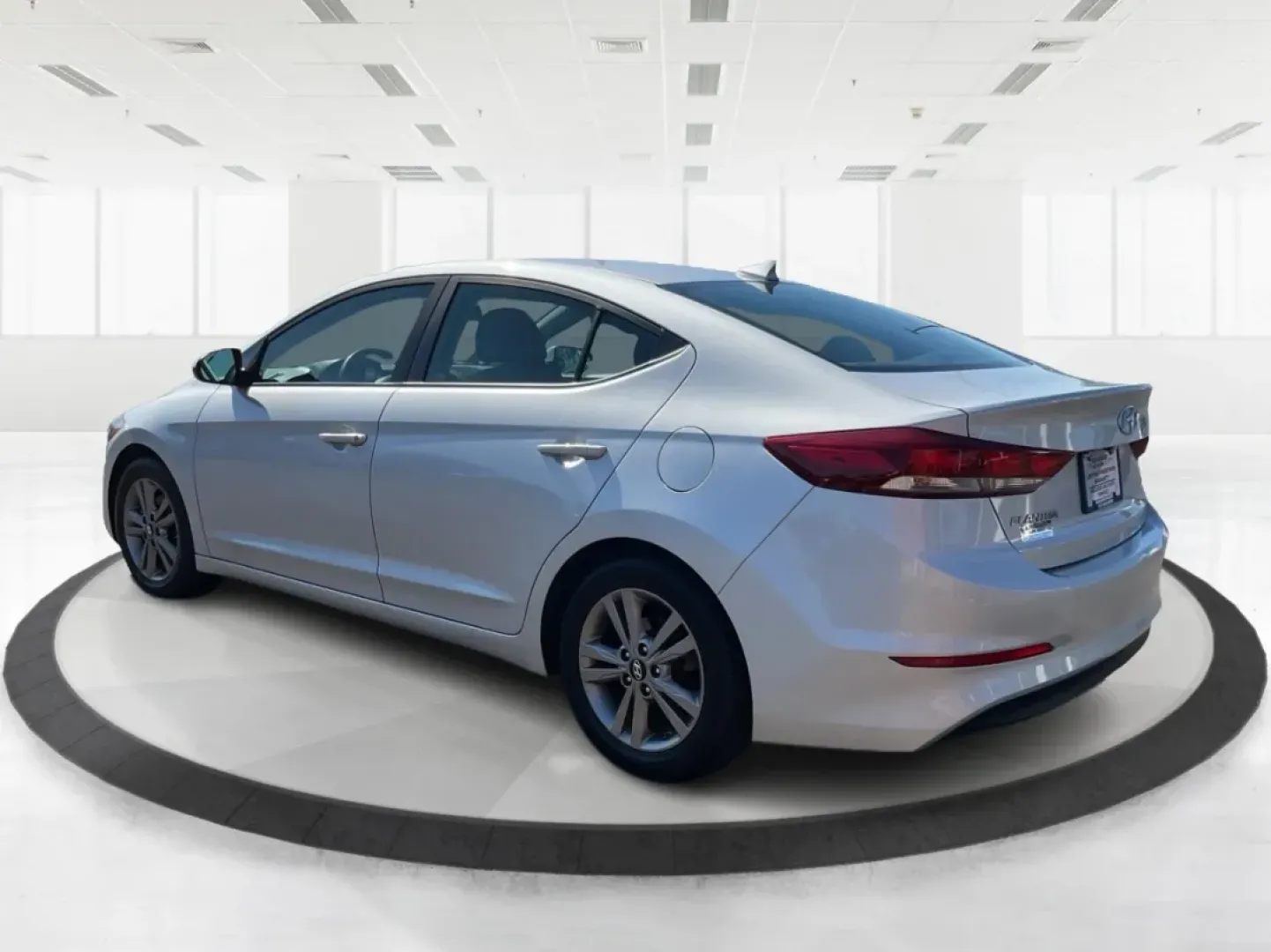 2018 Hyundai Elantra SEL (KMHD84LF3JU) with an Nu 2L I-4 DOHC engine, located at 880 E. National Road, Vandalia, OH, 45377, (937) 908-9800, 39.891918, -84.183594 - Are you in the market for a reliable and stylish vehicle that fits your lifestyle? The 2018 Hyundai Elantra SEL, available at Advantage Car and Credit in Vandalia, OH, is your perfect companion for both daily commutes and weekend adventures. With its sophisticated design and smart technology, this s - Photo#4