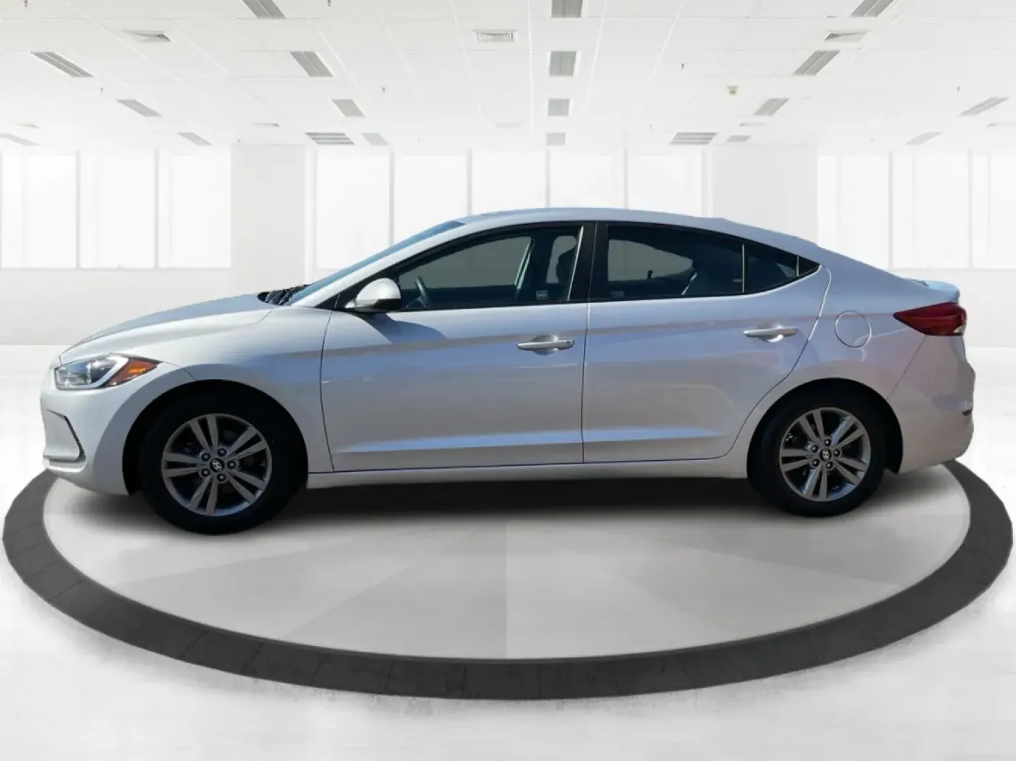 2018 Hyundai Elantra SEL (KMHD84LF3JU) with an Nu 2L I-4 DOHC engine, located at 880 E. National Road, Vandalia, OH, 45377, (937) 908-9800, 39.891918, -84.183594 - Are you in the market for a reliable and stylish vehicle that fits your lifestyle? The 2018 Hyundai Elantra SEL, available at Advantage Car and Credit in Vandalia, OH, is your perfect companion for both daily commutes and weekend adventures. With its sophisticated design and smart technology, this s - Photo#5
