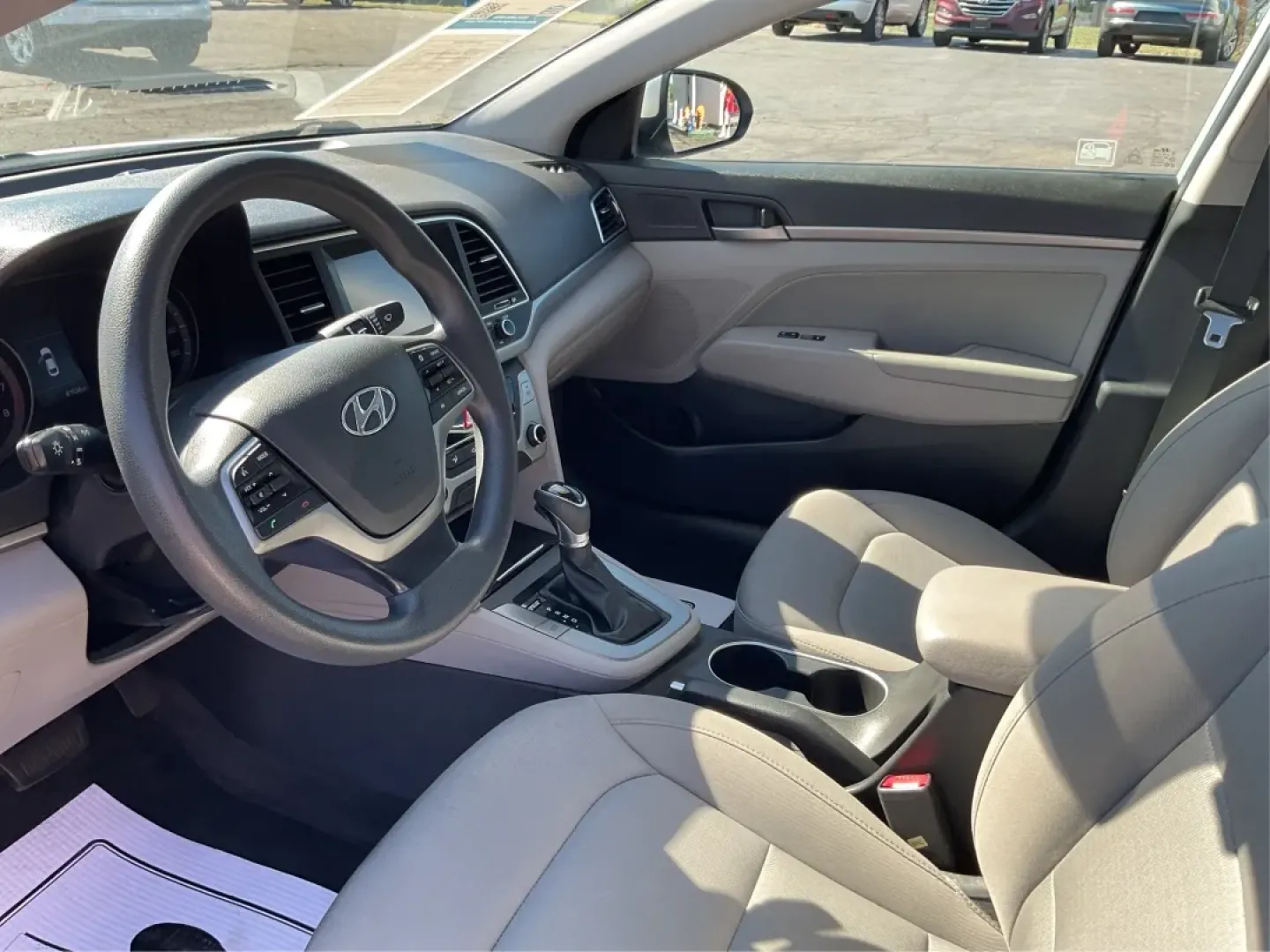 2018 Hyundai Elantra SEL (KMHD84LF3JU) with an Nu 2L I-4 DOHC engine, located at 880 E. National Road, Vandalia, OH, 45377, (937) 908-9800, 39.891918, -84.183594 - Are you in the market for a reliable and stylish vehicle that fits your lifestyle? The 2018 Hyundai Elantra SEL, available at Advantage Car and Credit in Vandalia, OH, is your perfect companion for both daily commutes and weekend adventures. With its sophisticated design and smart technology, this s - Photo#9