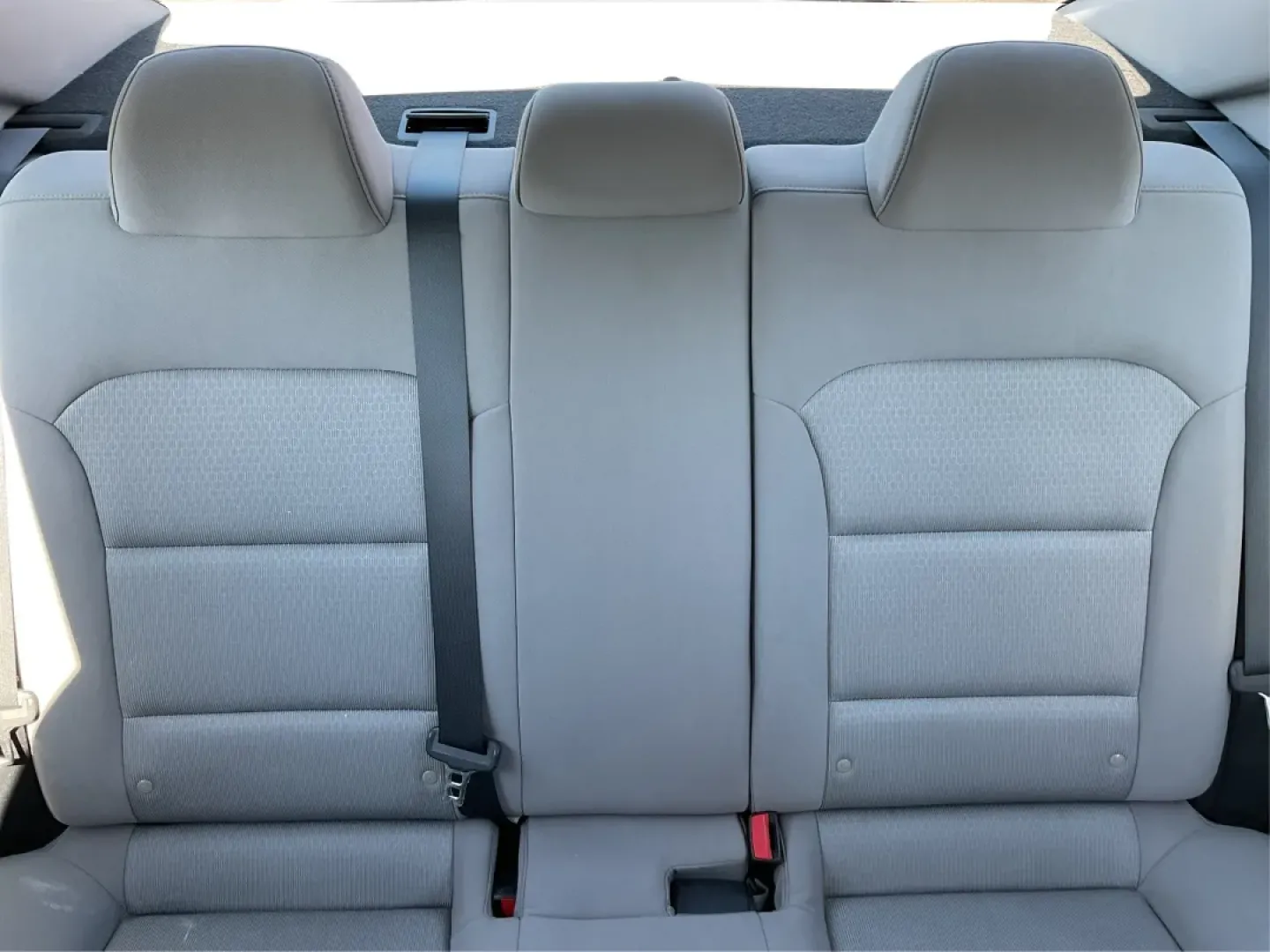 2018 Hyundai Elantra SEL (KMHD84LF3JU) with an Nu 2L I-4 DOHC engine, located at 880 E. National Road, Vandalia, OH, 45377, (937) 908-9800, 39.891918, -84.183594 - Are you in the market for a reliable and stylish vehicle that fits your lifestyle? The 2018 Hyundai Elantra SEL, available at Advantage Car and Credit in Vandalia, OH, is your perfect companion for both daily commutes and weekend adventures. With its sophisticated design and smart technology, this s - Photo#14