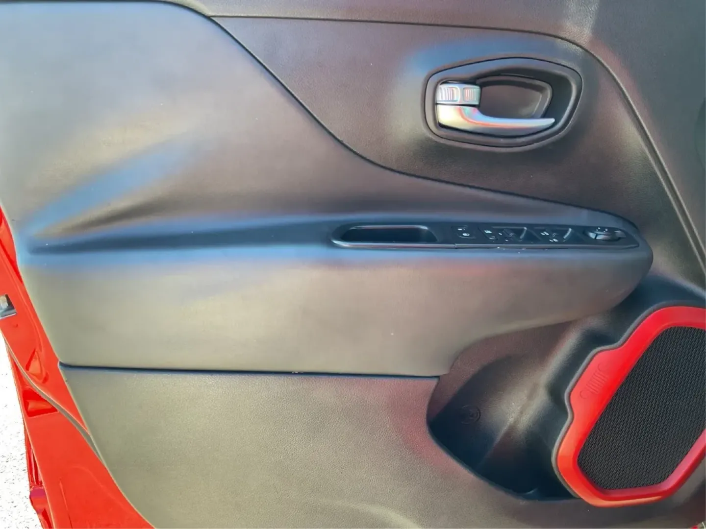 2016 Jeep Renegade Trailhawk (ZACCJBCTXGP) with an Tigershark MultiAir 2.4L I-4 variable valve contro engine, located at 1099 N County Rd 25A , Troy, OH, 45373, (937) 908-9800, 40.057079, -84.212883 - **Experience Adventure and Comfort with the 2016 Jeep Renegade Trailhawk!**<br /> <br /> Are you ready to elevate your lifestyle with a versatile vehicle that's perfect for weekend getaways, daily commutes, and everything in between? Look no further than the 2016 Jeep Renegade Trailhawk available at - Photo#18