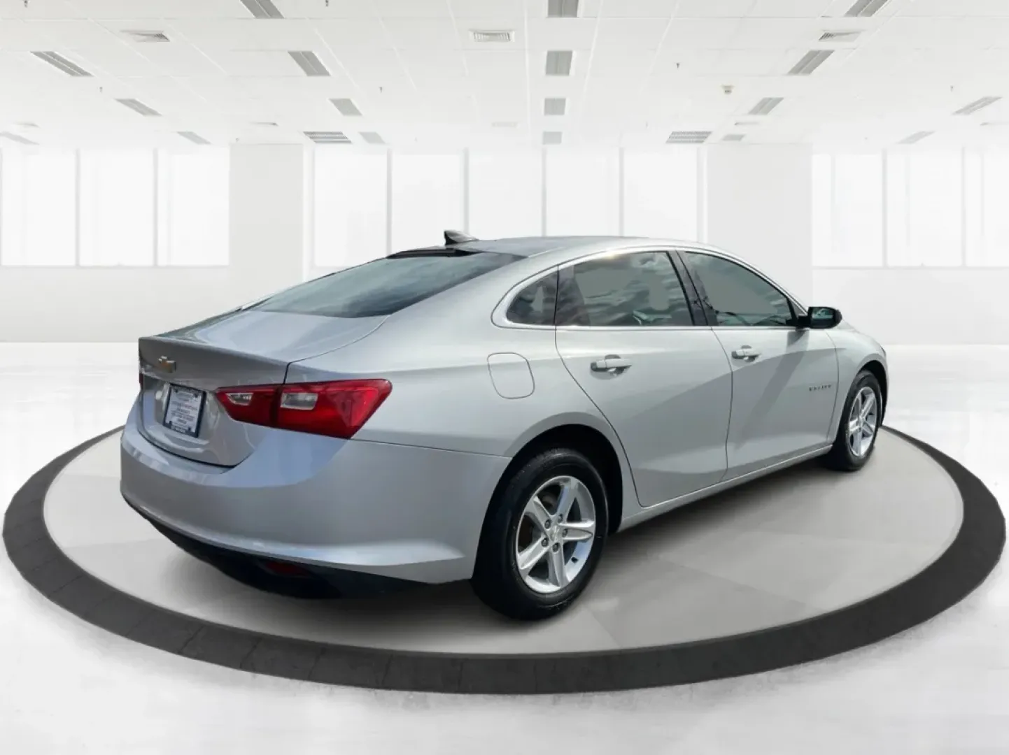 2019 Chevrolet Malibu 1LS (1G1ZB5STXKF) with an ECOTEC 1.5L I-4 gasoline direct injection engine, located at 401 Woodman Dr, Riverside, OH, 45431, (937) 908-9800, 39.760899, -84.123421 - Looking for a reliable sedan that fits seamlessly into your lifestyle? The 2019 Chevrolet Malibu 1LS, now available at Advantage Car and Credit in Riverside, OH, is the perfect blend of style, comfort, and functionality. Whether you're commuting to work, running errands around town, or planning a we - Photo#2