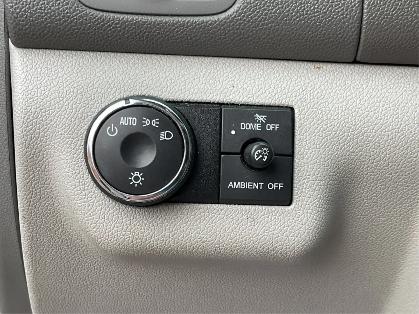 2013 Buick Enclave Leather (5GAKRCKD8DJ) with an 3.6L V-6 gasoline direct injection engine, located at 401 Woodman Dr, Riverside, OH, 45431, (937) 908-9800, 39.760899, -84.123421 - Are you looking for a spacious family SUV that combines comfort, style, and technology? Look no further than this stunning 2013 Buick Enclave, available now at Advantage Car and Credit in Riverside, OH! Perfect for growing families or those who love weekend adventures, this vehicle effortlessly marr - Photo#17