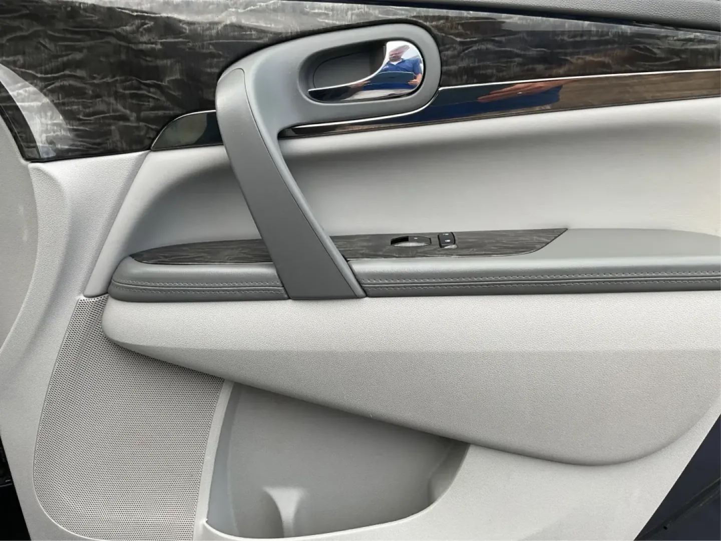 2013 Buick Enclave Leather (5GAKRCKD8DJ) with an 3.6L V-6 gasoline direct injection engine, located at 401 Woodman Dr, Riverside, OH, 45431, (937) 908-9800, 39.760899, -84.123421 - Are you looking for a spacious family SUV that combines comfort, style, and technology? Look no further than this stunning 2013 Buick Enclave, available now at Advantage Car and Credit in Riverside, OH! Perfect for growing families or those who love weekend adventures, this vehicle effortlessly marr - Photo#20