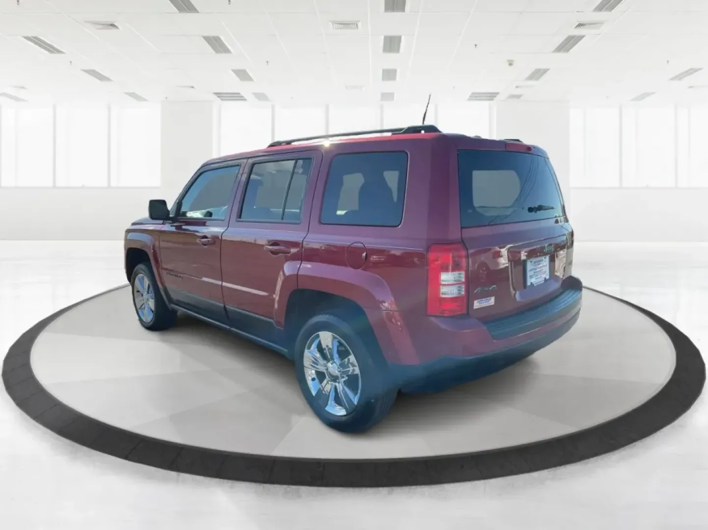 2015 Jeep Patriot Latitude (1C4NJRFB0FD) with an 2.4L I-4 DOHC engine, located at 4508 South Dixie Dr, Moraine, OH, 45439, (937) 908-9800, 39.689976, -84.218452 - **Adventure Awaits with the 2015 Jeep Patriot Latitude Your Perfect Companion for Every Journey!**<br /> <br /> At Advantage Car and Credit - Riverside, located at 401 Woodman Dr, Riverside, OH 45431, we understand that life is an adventure, whether it's gearing up for a weekend getaway or managing - Photo#4