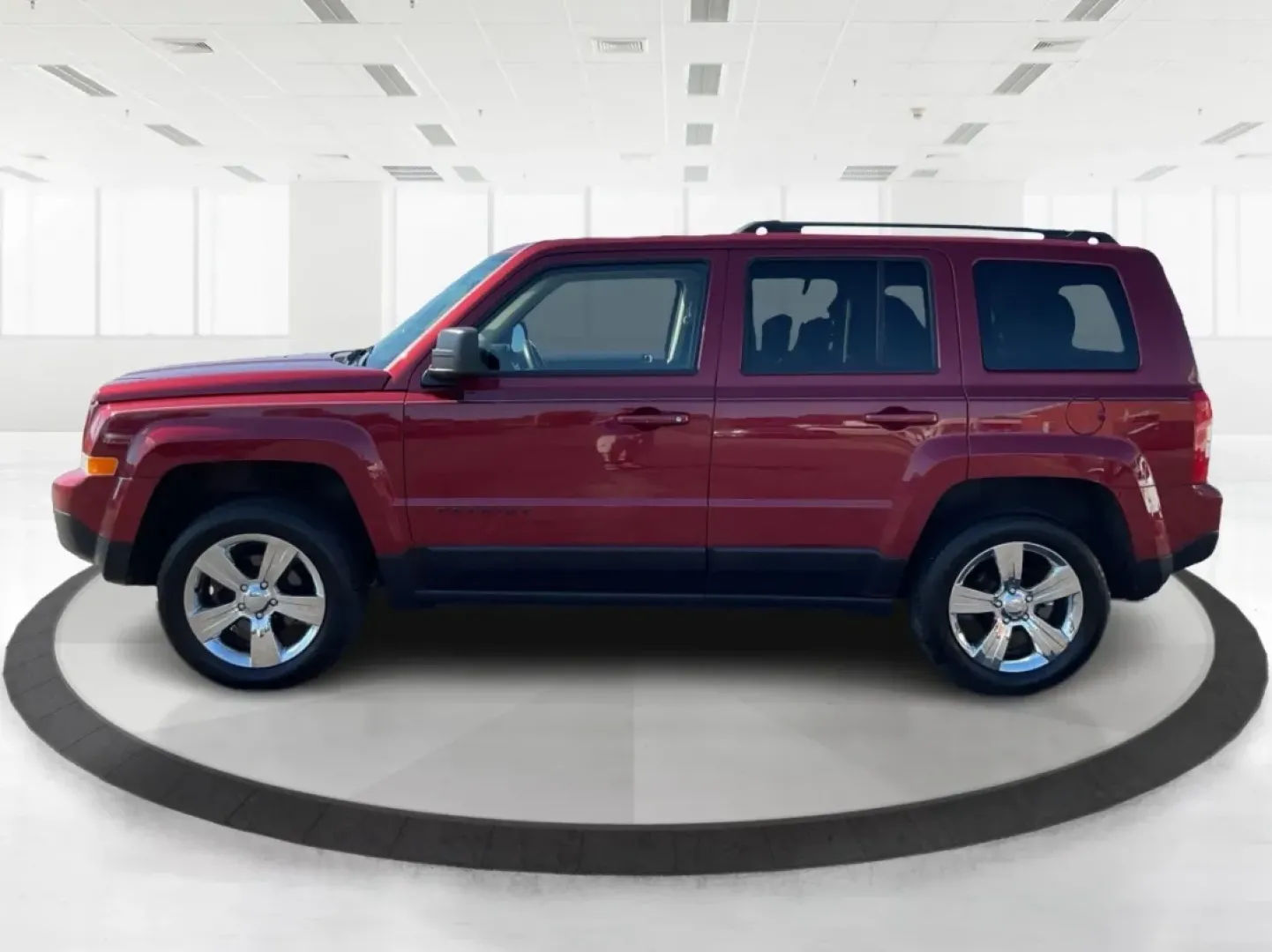 2015 Jeep Patriot Latitude (1C4NJRFB0FD) with an 2.4L I-4 DOHC engine, located at 4508 South Dixie Dr, Moraine, OH, 45439, (937) 908-9800, 39.689976, -84.218452 - **Adventure Awaits with the 2015 Jeep Patriot Latitude Your Perfect Companion for Every Journey!**<br /> <br /> At Advantage Car and Credit - Riverside, located at 401 Woodman Dr, Riverside, OH 45431, we understand that life is an adventure, whether it's gearing up for a weekend getaway or managing - Photo#5