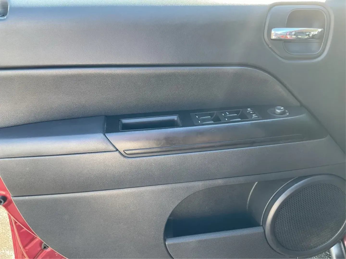 2015 Jeep Patriot Latitude (1C4NJRFB0FD) with an 2.4L I-4 DOHC engine, located at 4508 South Dixie Dr, Moraine, OH, 45439, (937) 908-9800, 39.689976, -84.218452 - **Adventure Awaits with the 2015 Jeep Patriot Latitude Your Perfect Companion for Every Journey!**<br /> <br /> At Advantage Car and Credit - Riverside, located at 401 Woodman Dr, Riverside, OH 45431, we understand that life is an adventure, whether it's gearing up for a weekend getaway or managing - Photo#17