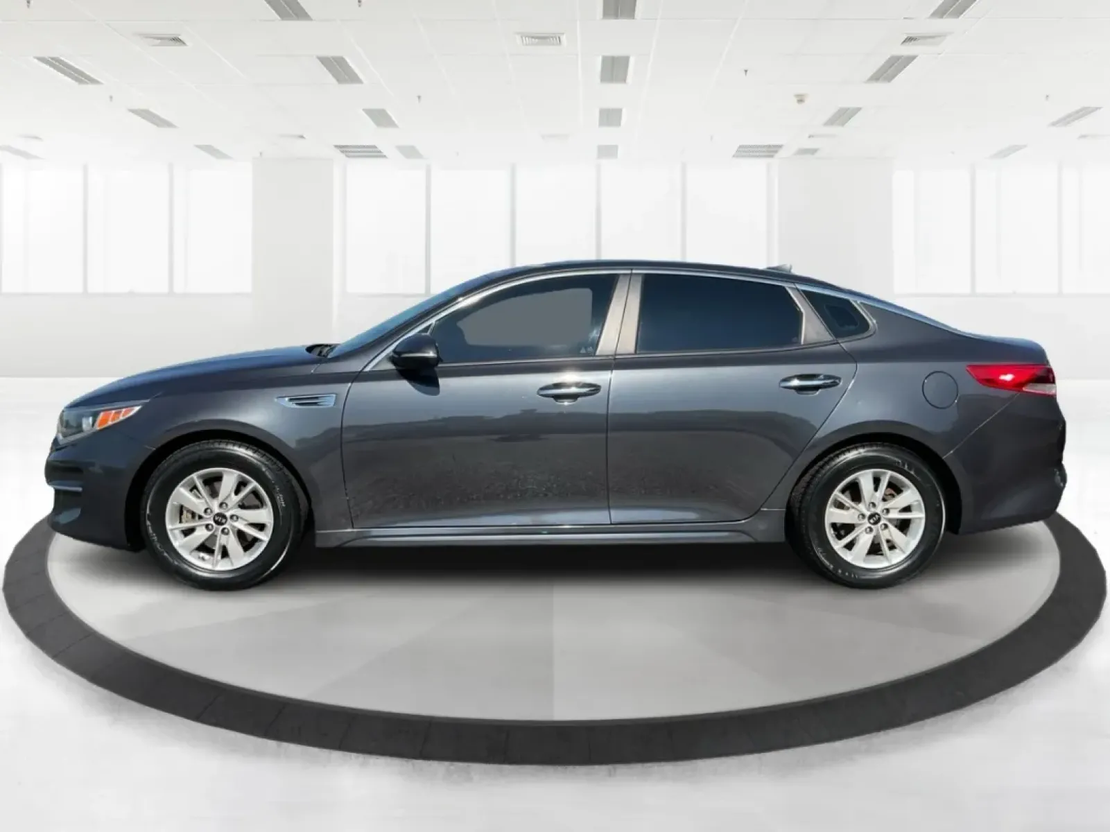 2017 Kia Optima LX (5XXGT4L37HG) with an Theta II 2.4L I-4 gasoline direct injection engine, located at 4508 South Dixie Dr, Moraine, OH, 45439, (937) 908-9800, 39.689976, -84.218452 - Discover the perfect blend of style and functionality with this 2017 Kia Optima LX, available at Advantage Car and Credit, your trusted Buy Here Pay Here dealership in Fairborn, OH. Whether you're commuting to work, shuttling the kids to school, or planning a weekend getaway, this sedan is designed - Photo#5