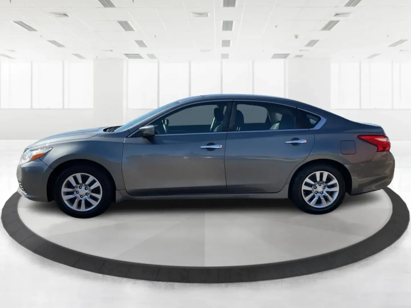 2017 Nissan Altima 2.5 S (1N4AL3AP1HC) with an 2.5L I-4 DOHC engine, located at 4508 South Dixie Dr, Moraine, OH, 45439, (937) 908-9800, 39.689976, -84.218452 - Elevate your daily driving experience with the perfect blend of style, performance, and affordability. At Advantage Car and Credit in Moraine, OH, we understand that finding reliable transportation is essential for your busy lifestyle-whether you're commuting to work, running errands, or embarking o - Photo#5