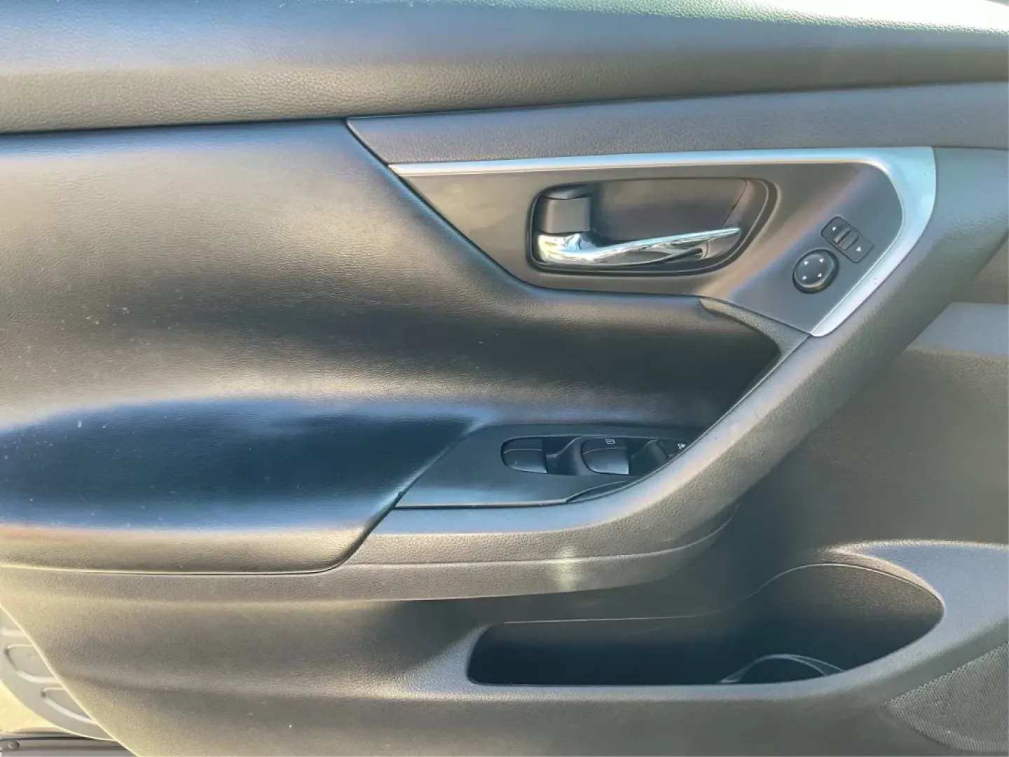 2017 Nissan Altima 2.5 S (1N4AL3AP1HC) with an 2.5L I-4 DOHC engine, located at 4508 South Dixie Dr, Moraine, OH, 45439, (937) 908-9800, 39.689976, -84.218452 - Elevate your daily driving experience with the perfect blend of style, performance, and affordability. At Advantage Car and Credit in Moraine, OH, we understand that finding reliable transportation is essential for your busy lifestyle-whether you're commuting to work, running errands, or embarking o - Photo#18