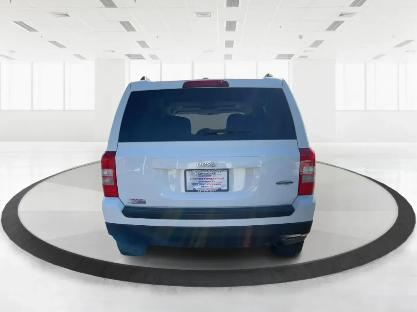 2015 Jeep Patriot High Altitude Edition (1C4NJPFA5FD) with an 2L I-4 DOHC engine, located at 4508 South Dixie Dr, Moraine, OH, 45439, (937) 908-9800, 39.689976, -84.218452 - Discover the perfect blend of adventure and everyday practicality with the 2015 Jeep Patriot High Altitude Edition, now available at Advantage Car and Credit in Moraine, OH! Designed for those who want to conquer both the urban jungle and the great outdoors, this SUV is not just a vehicle; it's a li - Photo#3