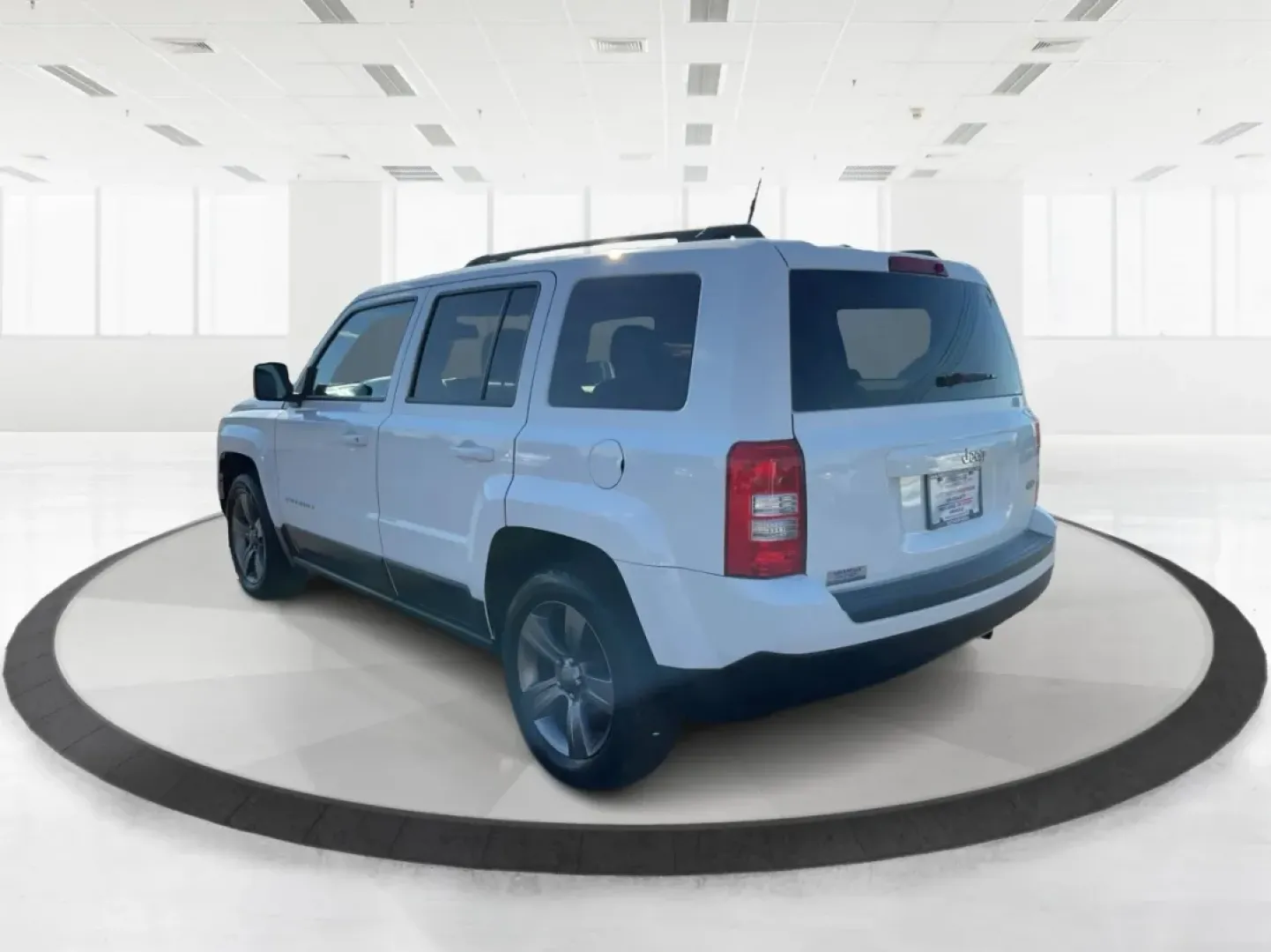 2015 Jeep Patriot High Altitude Edition (1C4NJPFA5FD) with an 2L I-4 DOHC engine, located at 4508 South Dixie Dr, Moraine, OH, 45439, (937) 908-9800, 39.689976, -84.218452 - Discover the perfect blend of adventure and everyday practicality with the 2015 Jeep Patriot High Altitude Edition, now available at Advantage Car and Credit in Moraine, OH! Designed for those who want to conquer both the urban jungle and the great outdoors, this SUV is not just a vehicle; it's a li - Photo#4