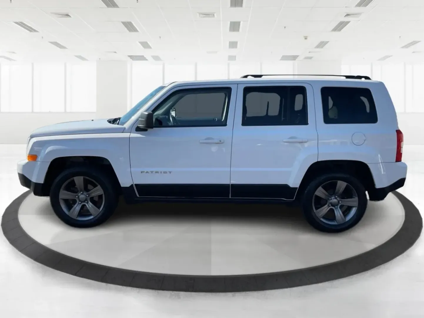 2015 Jeep Patriot High Altitude Edition (1C4NJPFA5FD) with an 2L I-4 DOHC engine, located at 4508 South Dixie Dr, Moraine, OH, 45439, (937) 908-9800, 39.689976, -84.218452 - Discover the perfect blend of adventure and everyday practicality with the 2015 Jeep Patriot High Altitude Edition, now available at Advantage Car and Credit in Moraine, OH! Designed for those who want to conquer both the urban jungle and the great outdoors, this SUV is not just a vehicle; it's a li - Photo#5