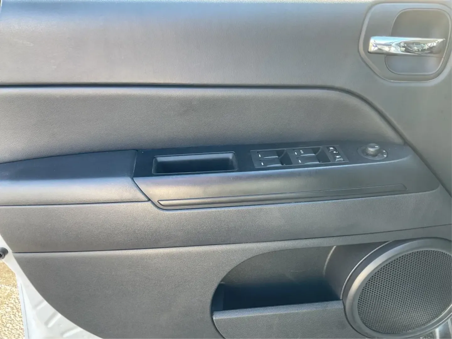 2015 Jeep Patriot High Altitude Edition (1C4NJPFA5FD) with an 2L I-4 DOHC engine, located at 401 Woodman Dr, Riverside, OH, 45431, (937) 908-9800, 39.760899, -84.123421 - Discover the perfect blend of adventure and everyday practicality with the 2015 Jeep Patriot High Altitude Edition, now available at Advantage Car and Credit in Moraine, OH! Designed for those who want to conquer both the urban jungle and the great outdoors, this SUV is not just a vehicle; it's a li - Photo#18