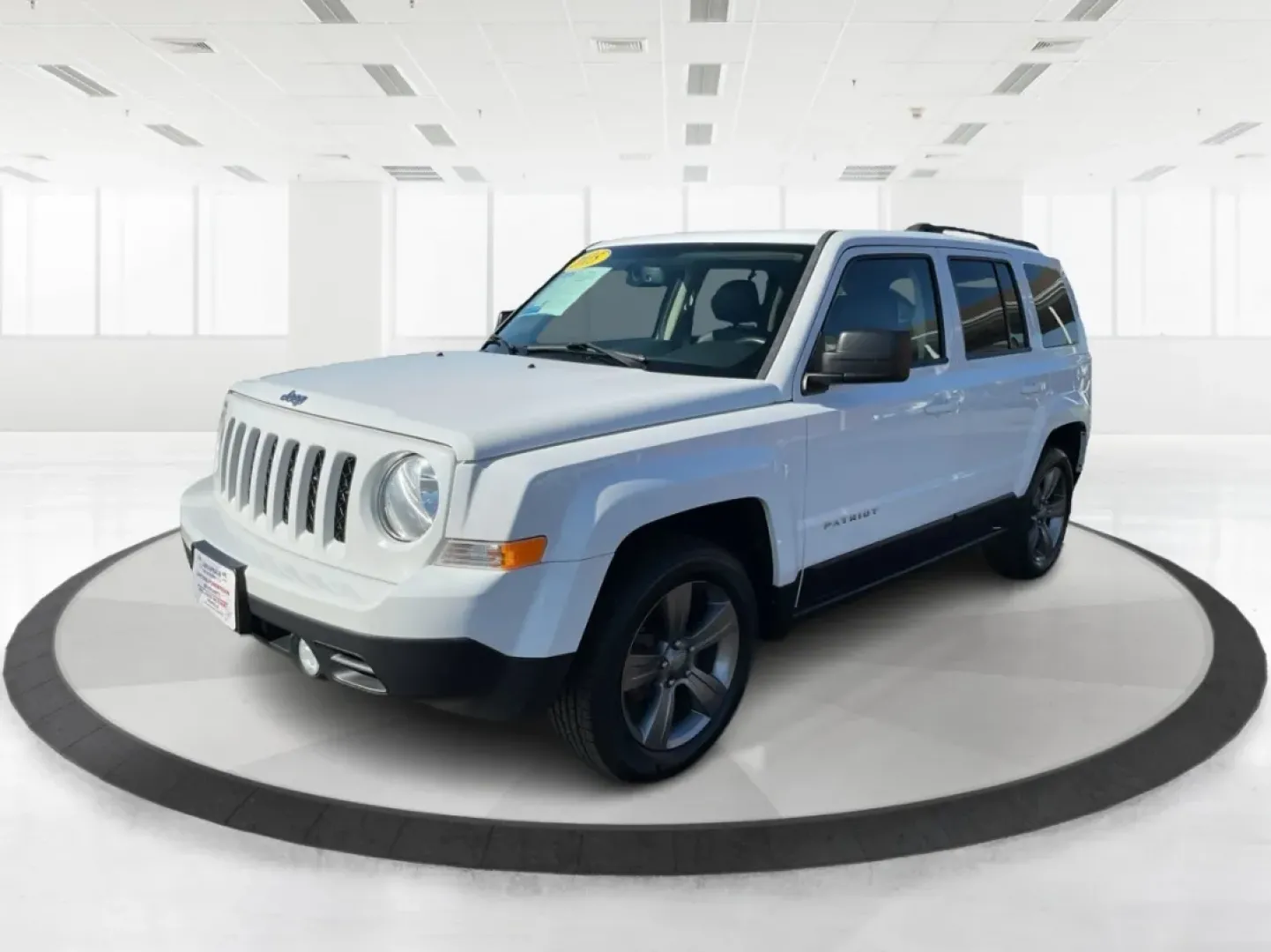 2015 Jeep Patriot High Altitude Edition (1C4NJPFA5FD) with an 2L I-4 DOHC engine, located at 1230 East Main St, Xenia, OH, 45385, (937) 908-9800, 39.688026, -83.910172 - Discover the perfect blend of adventure and everyday practicality with the 2015 Jeep Patriot High Altitude Edition, now available at Advantage Car and Credit in Moraine, OH! Designed for those who want to conquer both the urban jungle and the great outdoors, this SUV is not just a vehicle; it's a li - Photo#8