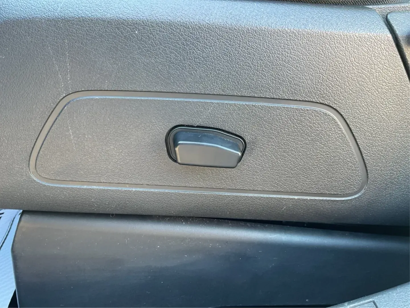 2015 Jeep Patriot High Altitude Edition (1C4NJPFA5FD) with an 2L I-4 DOHC engine, located at 1230 East Main St, Xenia, OH, 45385, (937) 908-9800, 39.688026, -83.910172 - Discover the perfect blend of adventure and everyday practicality with the 2015 Jeep Patriot High Altitude Edition, now available at Advantage Car and Credit in Moraine, OH! Designed for those who want to conquer both the urban jungle and the great outdoors, this SUV is not just a vehicle; it's a li - Photo#17