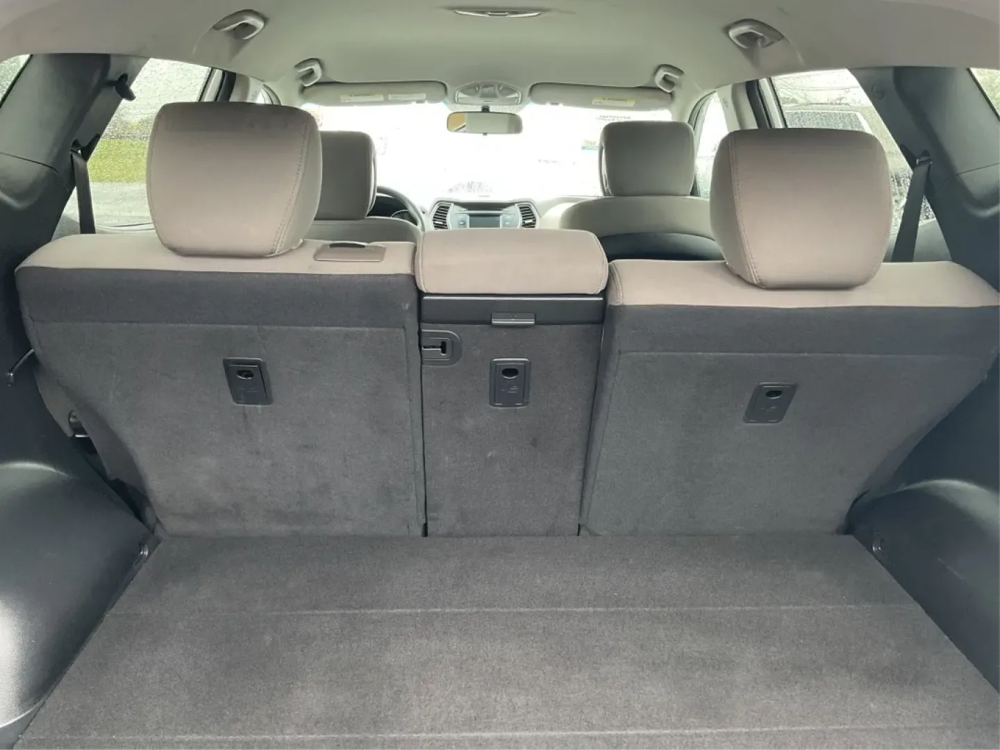 2017 Hyundai Santa Fe 2.4L (5XYZTDLB2HG) with an Theta II 2.4L I-4 gasoline direct injection engine, located at 1184 Kauffman Ave, Fairborn, OH, 45324, (937) 908-9800, 39.807072, -84.030914 - Discover the perfect blend of comfort, capability, and style with the 2017 Hyundai Santa Fe, now available at Advantage Car and Credit, located at 1184 Kauffman Ave, Fairborn, OH 45324. This versatile SUV is an excellent choice for growing families, weekend adventurers, or budget-conscious buyers lo - Photo#12