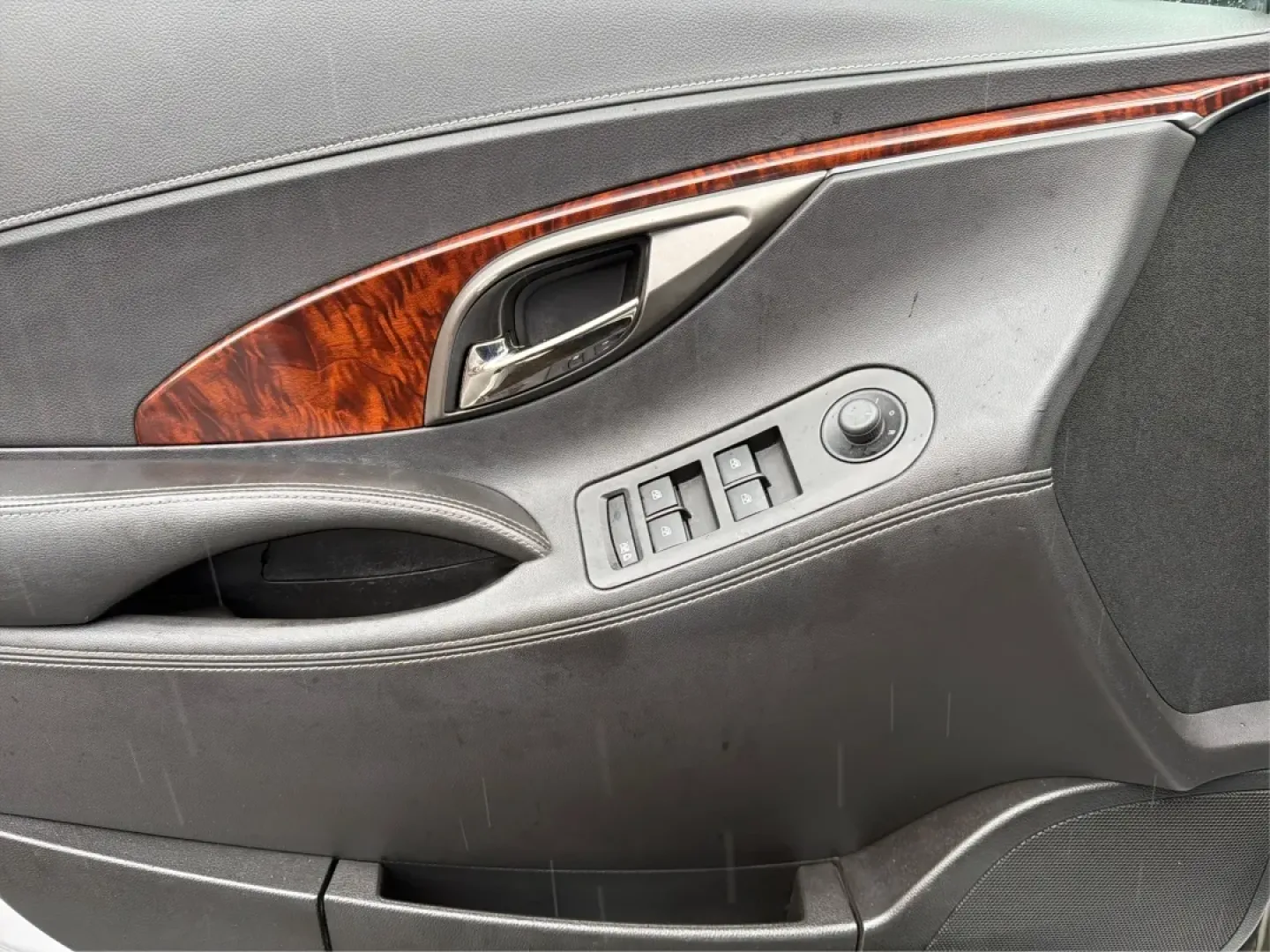 2013 Buick LaCrosse Premium 1 Group (1G4GF5E38DF) with an 3.6L V-6 gasoline direct injection engine, located at 1099 N County Rd 25A , Troy, OH, 45373, (937) 908-9800, 40.057079, -84.212883 - **Discover Comfort and Luxury with This 2013 Buick LaCrosse Perfect for Commuters and Families!**<br /> <br /> Are you looking for a vehicle that combines elegance, comfort, and practicality? Look no further than the stunning 2013 Buick LaCrosse, available now at Advantage Car and Credit - Troy! Th - Photo#19