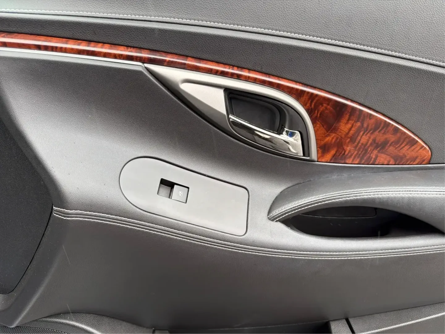 2013 Buick LaCrosse Premium 1 Group (1G4GF5E38DF) with an 3.6L V-6 gasoline direct injection engine, located at 1099 N County Rd 25A , Troy, OH, 45373, (937) 908-9800, 40.057079, -84.212883 - **Discover Comfort and Luxury with This 2013 Buick LaCrosse Perfect for Commuters and Families!**<br /> <br /> Are you looking for a vehicle that combines elegance, comfort, and practicality? Look no further than the stunning 2013 Buick LaCrosse, available now at Advantage Car and Credit - Troy! Th - Photo#20