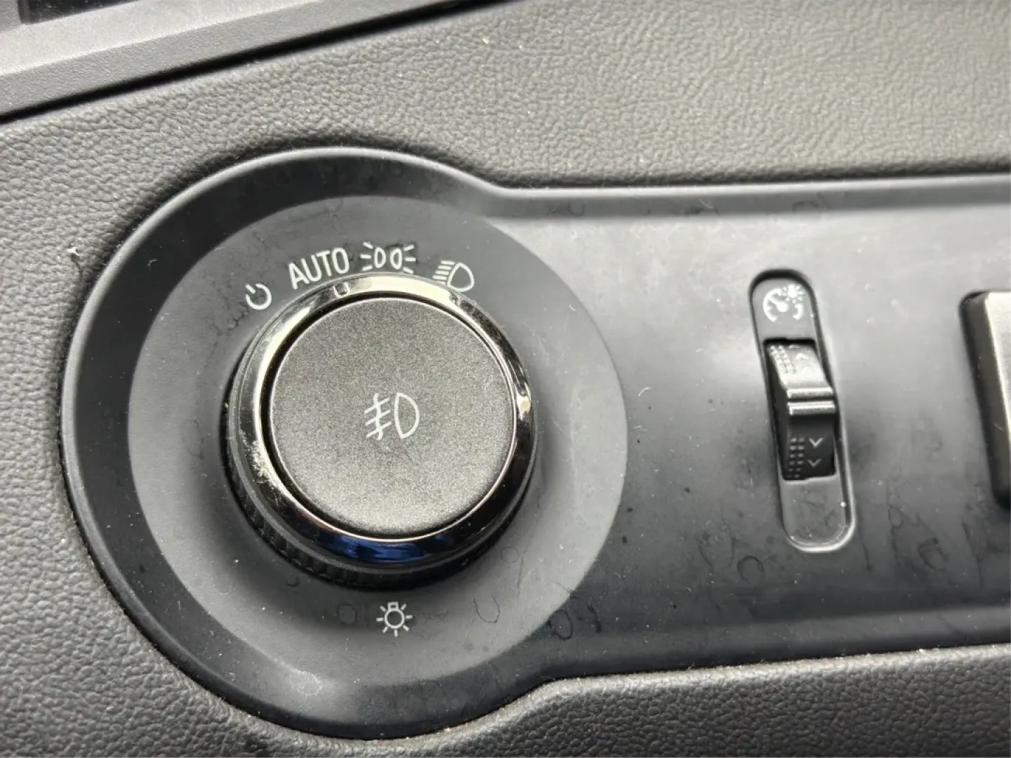 2013 Buick LaCrosse Premium 1 Group (1G4GF5E38DF) with an 3.6L V-6 gasoline direct injection engine, located at 1951 S Dayton Lakeview Rd., New Carlisle, OH, 45344, (937) 908-9800, 39.890999, -84.050255 - **Discover Comfort and Luxury with This 2013 Buick LaCrosse Perfect for Commuters and Families!**<br /> <br /> Are you looking for a vehicle that combines elegance, comfort, and practicality? Look no further than the stunning 2013 Buick LaCrosse, available now at Advantage Car and Credit - Troy! Th - Photo#17