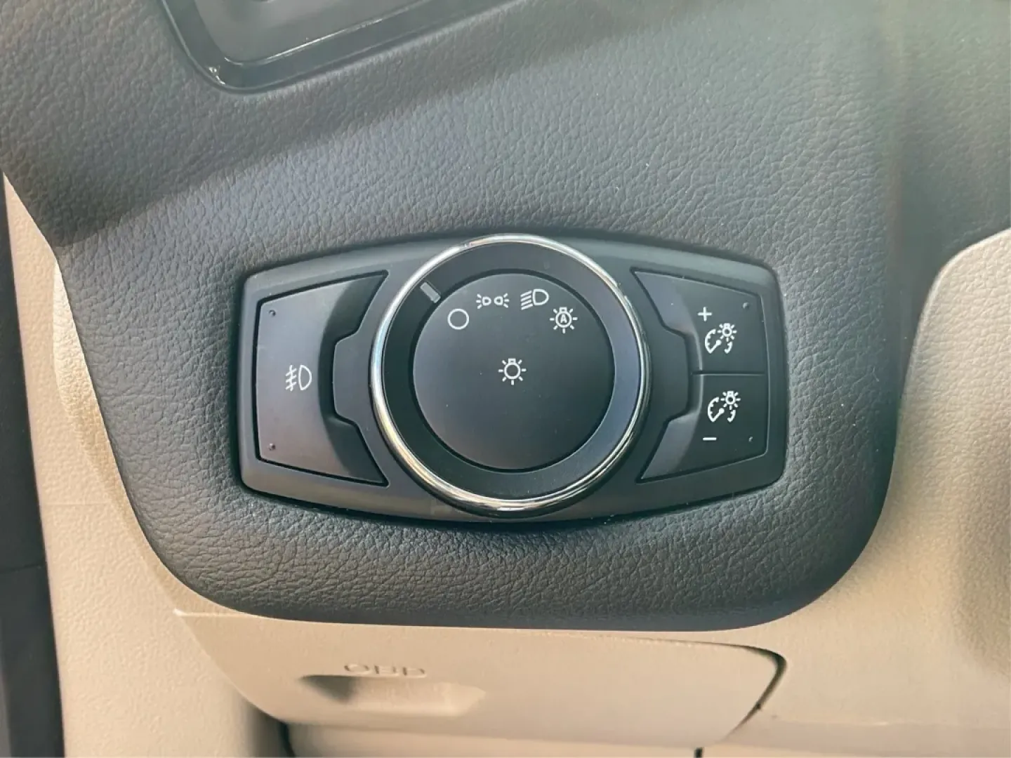 2014 Ford Escape Titanium 4WD (1FMCU9J92EU) with an 2.0L L4 DOHC 16V engine, 6-Speed Automatic transmission, located at 1184 Kauffman Ave, Fairborn, OH, 45324, (937) 908-9800, 39.807072, -84.030914 - Looking for a versatile vehicle that accommodates your dynamic lifestyle? Meet the 2014 Ford Escape Titanium, the perfect SUV for growing families, adventurous souls, and budget-conscious buyers alike! With its impressive blend of performance, comfort, and cutting-edge technology, this Ford Escape i - Photo#17