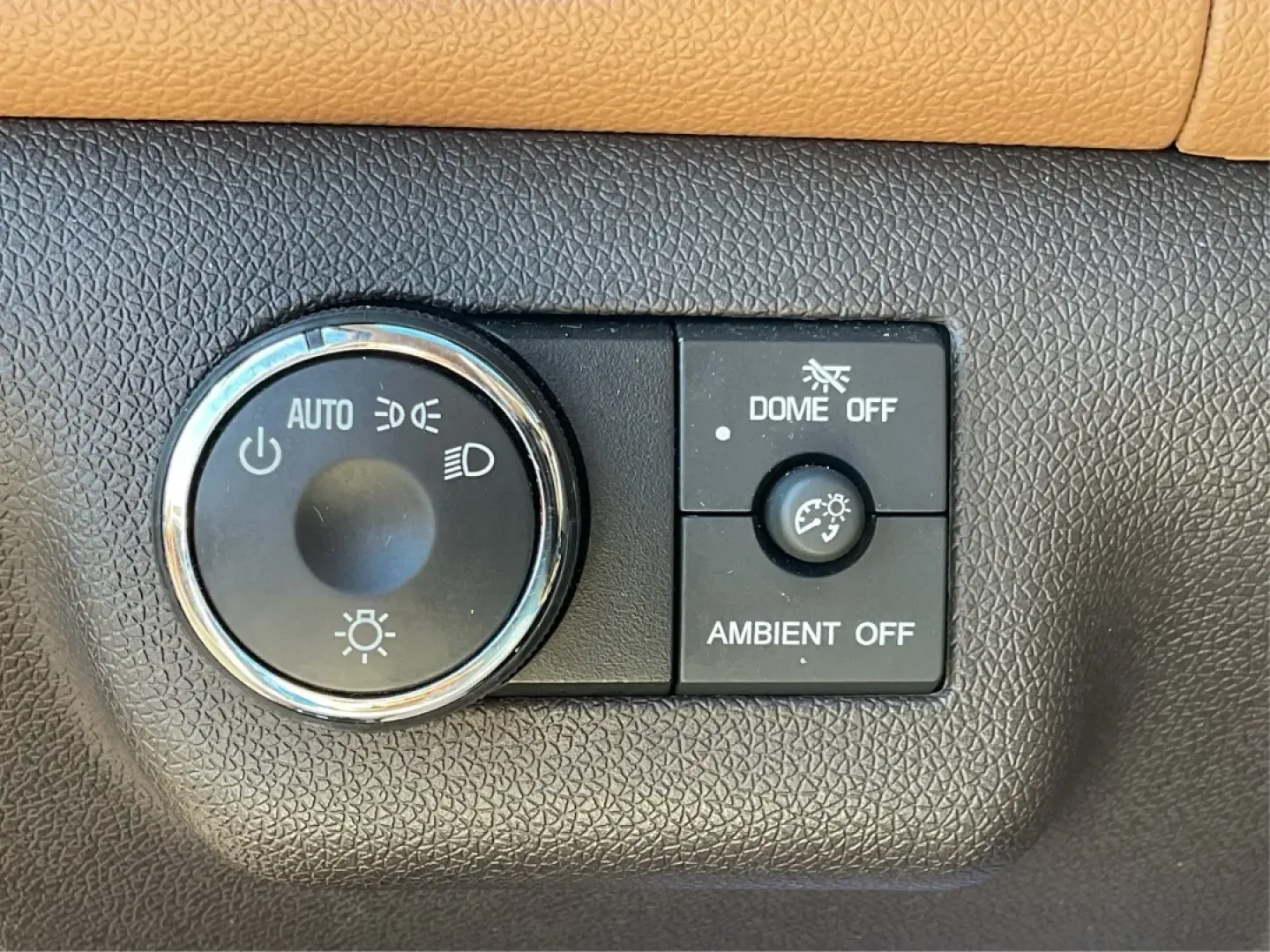 2015 Buick Enclave Leather (5GAKVBKD1FJ) with an 3.6L V-6 gasoline direct injection engine, located at 1099 N County Rd 25A , Troy, OH, 45373, (937) 908-9800, 40.057079, -84.212883 - Experience the thrill of weekend adventures and family road trips with the 2015 Buick Enclave, now available at Advantage Car and Credit - Troy. This exceptional SUV, located at 1099 N County Rd 25A, Troy, OH 45373, is designed to meet the needs of growing families and those who love to explore the - Photo#17