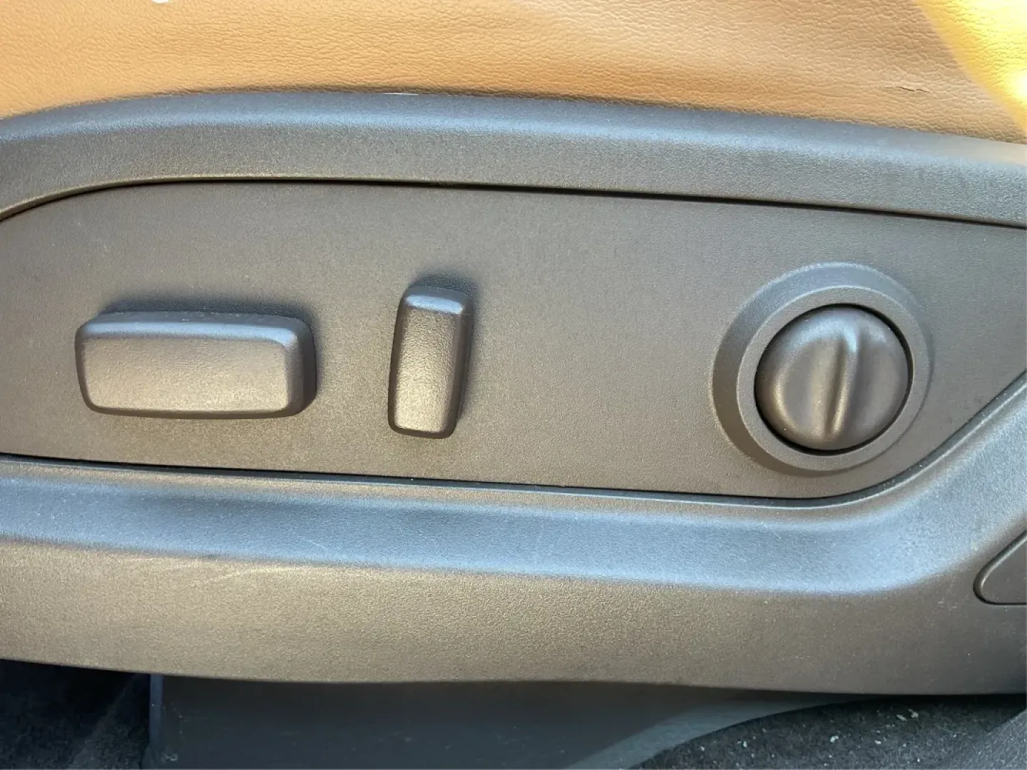 2015 Buick Enclave Leather (5GAKVBKD1FJ) with an 3.6L V-6 gasoline direct injection engine, located at 1099 N County Rd 25A , Troy, OH, 45373, (937) 908-9800, 40.057079, -84.212883 - Experience the thrill of weekend adventures and family road trips with the 2015 Buick Enclave, now available at Advantage Car and Credit - Troy. This exceptional SUV, located at 1099 N County Rd 25A, Troy, OH 45373, is designed to meet the needs of growing families and those who love to explore the - Photo#18