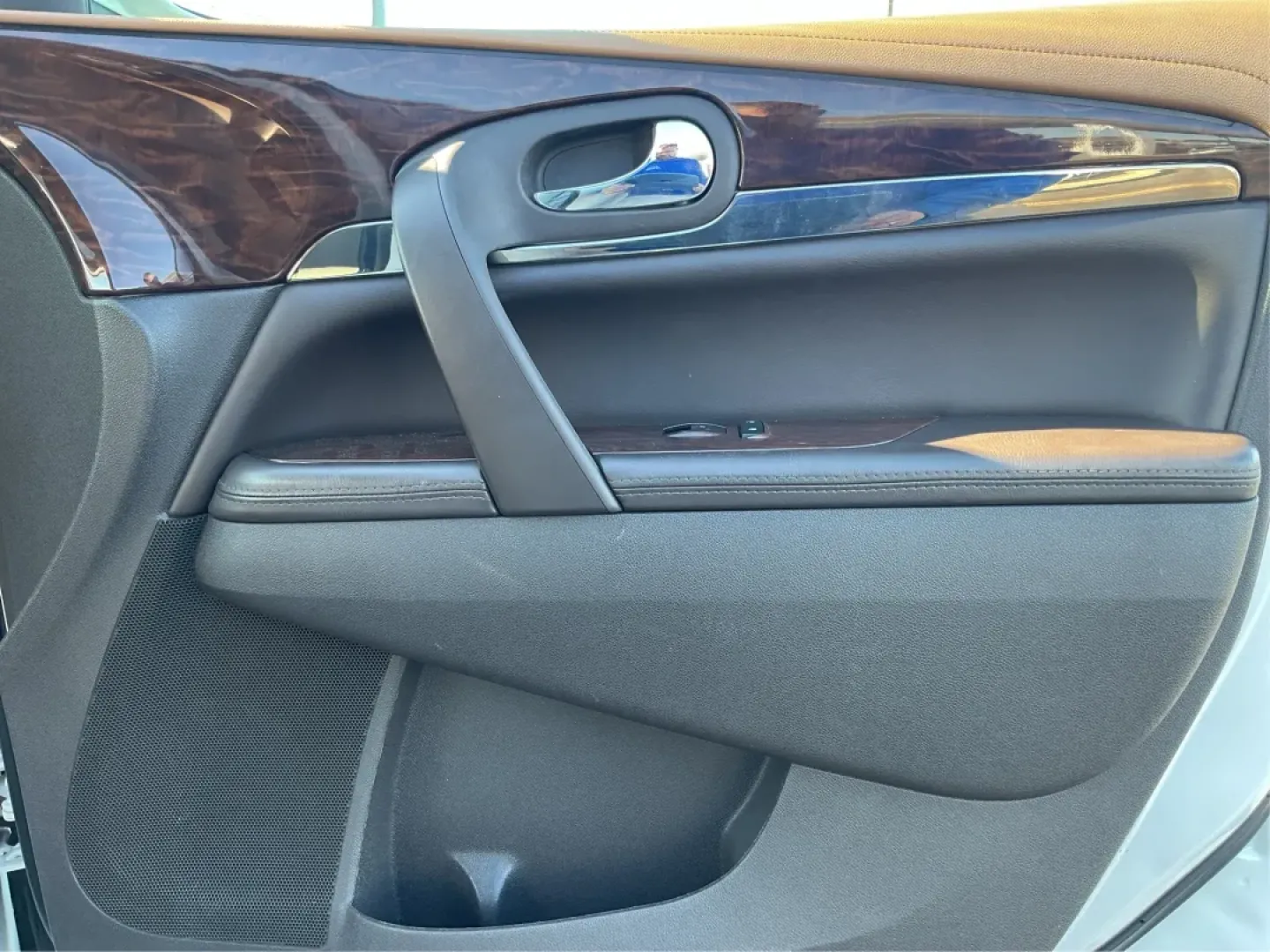 2015 Buick Enclave Leather (5GAKVBKD1FJ) with an 3.6L V-6 gasoline direct injection engine, located at 1099 N County Rd 25A , Troy, OH, 45373, (937) 908-9800, 40.057079, -84.212883 - Experience the thrill of weekend adventures and family road trips with the 2015 Buick Enclave, now available at Advantage Car and Credit - Troy. This exceptional SUV, located at 1099 N County Rd 25A, Troy, OH 45373, is designed to meet the needs of growing families and those who love to explore the - Photo#20