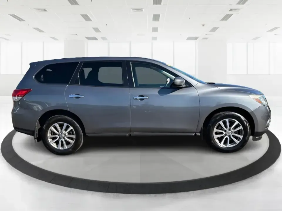 2015 Nissan Pathfinder S (5N1AR2MM5FC) with an 3.5L V-6 DOHC engine, Continuously Variable Transmission transmission, located at 4508 South Dixie Dr, Moraine, OH, 45439, (937) 908-9800, 39.689976, -84.218452 - **Adventure Awaits with the 2015 Nissan Pathfinder at Advantage Car and Credit - Riverside!**<br /> <br /> Are you ready to elevate your family's adventures or weekend getaways? The 2015 Nissan Pathfinder, now available at Advantage Car and Credit in Riverside, OH, is the perfect vehicle to accompan - Photo#1