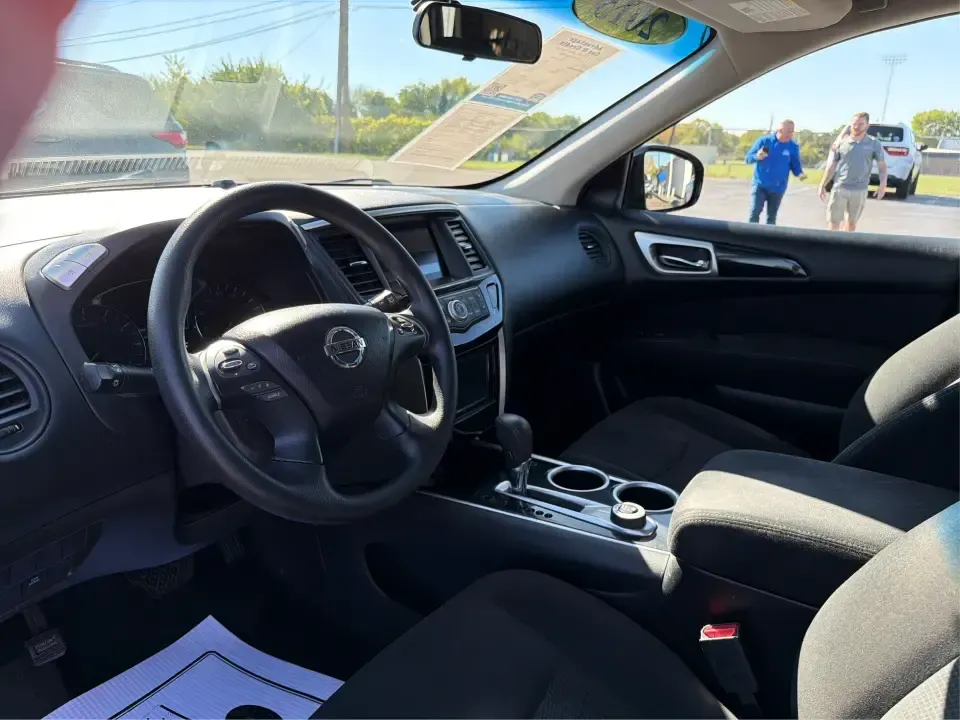 2015 Nissan Pathfinder S (5N1AR2MM5FC) with an 3.5L V-6 DOHC engine, Continuously Variable Transmission transmission, located at 4508 South Dixie Dr, Moraine, OH, 45439, (937) 908-9800, 39.689976, -84.218452 - **Adventure Awaits with the 2015 Nissan Pathfinder at Advantage Car and Credit - Riverside!**<br /> <br /> Are you ready to elevate your family's adventures or weekend getaways? The 2015 Nissan Pathfinder, now available at Advantage Car and Credit in Riverside, OH, is the perfect vehicle to accompan - Photo#9