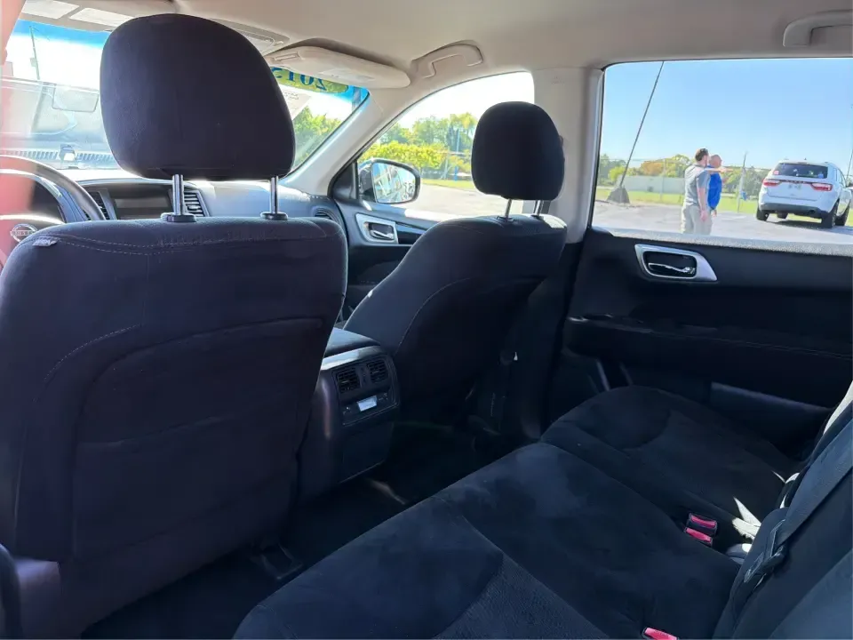 2015 Nissan Pathfinder S (5N1AR2MM5FC) with an 3.5L V-6 DOHC engine, Continuously Variable Transmission transmission, located at 4508 South Dixie Dr, Moraine, OH, 45439, (937) 908-9800, 39.689976, -84.218452 - **Adventure Awaits with the 2015 Nissan Pathfinder at Advantage Car and Credit - Riverside!**<br /> <br /> Are you ready to elevate your family's adventures or weekend getaways? The 2015 Nissan Pathfinder, now available at Advantage Car and Credit in Riverside, OH, is the perfect vehicle to accompan - Photo#10