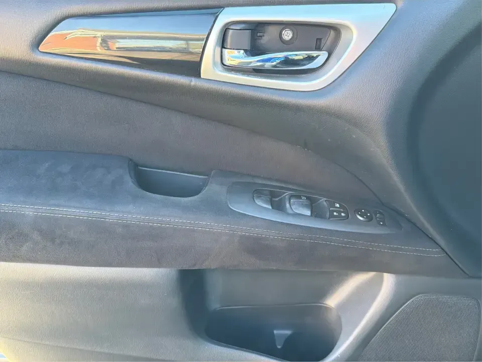 2015 Nissan Pathfinder S (5N1AR2MM5FC) with an 3.5L V-6 DOHC engine, Continuously Variable Transmission transmission, located at 4508 South Dixie Dr, Moraine, OH, 45439, (937) 908-9800, 39.689976, -84.218452 - **Adventure Awaits with the 2015 Nissan Pathfinder at Advantage Car and Credit - Riverside!**<br /> <br /> Are you ready to elevate your family's adventures or weekend getaways? The 2015 Nissan Pathfinder, now available at Advantage Car and Credit in Riverside, OH, is the perfect vehicle to accompan - Photo#17