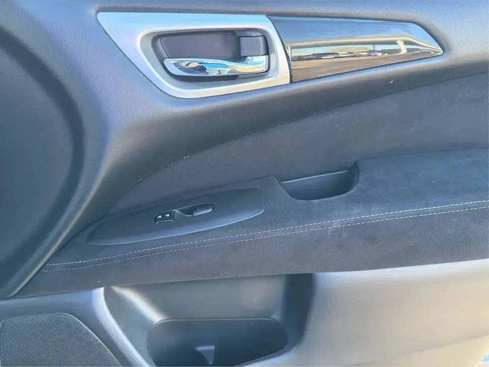 2015 Nissan Pathfinder S (5N1AR2MM5FC) with an 3.5L V-6 DOHC engine, Continuously Variable Transmission transmission, located at 4508 South Dixie Dr, Moraine, OH, 45439, (937) 908-9800, 39.689976, -84.218452 - **Adventure Awaits with the 2015 Nissan Pathfinder at Advantage Car and Credit - Riverside!**<br /> <br /> Are you ready to elevate your family's adventures or weekend getaways? The 2015 Nissan Pathfinder, now available at Advantage Car and Credit in Riverside, OH, is the perfect vehicle to accompan - Photo#18