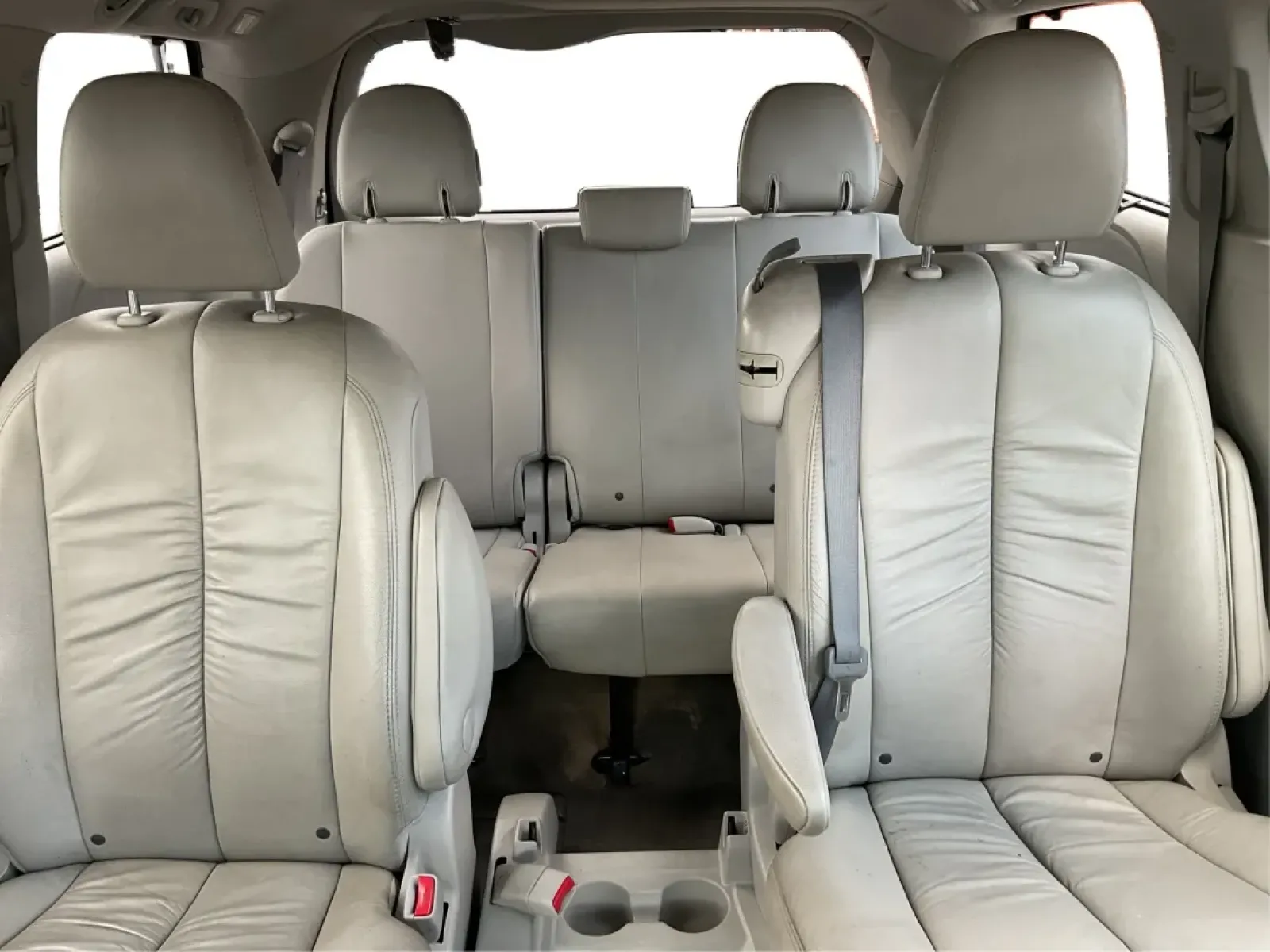 2012 Toyota Sienna XLE V6 8 Passenger (5TDYK3DC7CS) with an 3.5L V-6 DOHC engine, located at 4508 South Dixie Dr, Moraine, OH, 45439, (937) 908-9800, 39.689976, -84.218452 - **Unleash Your Family Adventures with the 2012 Toyota Sienna XLE V6!** <br /> <br /> Are you ready to elevate your family's travel experiences? The 2012 Toyota Sienna XLE V6 8 Passenger is the perfect blend of comfort, space, and reliability, designed for families who love to explore. Whether you're - Photo#14