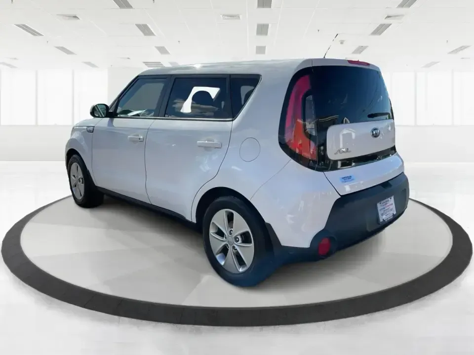 2015 Kia Soul Base (KNDJN2A21F7) with an 1.6L L4 DOHC 16V engine, Automatic transmission, located at 1230 East Main St, Xenia, OH, 45385, (937) 908-9800, 39.688026, -83.910172 - Are you ready to elevate your daily commute or embark on weekend adventures with ease? Look no further than the 2015 Kia Soul, a versatile compact vehicle that combines style, comfort, and functionality. Perfect for urban explorers, young professionals, and growing families alike, this car is equipp - Photo#4