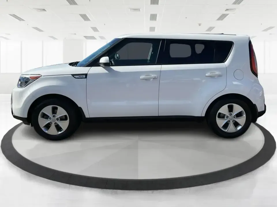 2015 Kia Soul Base (KNDJN2A21F7) with an 1.6L L4 DOHC 16V engine, Automatic transmission, located at 1230 East Main St, Xenia, OH, 45385, (937) 908-9800, 39.688026, -83.910172 - Are you ready to elevate your daily commute or embark on weekend adventures with ease? Look no further than the 2015 Kia Soul, a versatile compact vehicle that combines style, comfort, and functionality. Perfect for urban explorers, young professionals, and growing families alike, this car is equipp - Photo#5